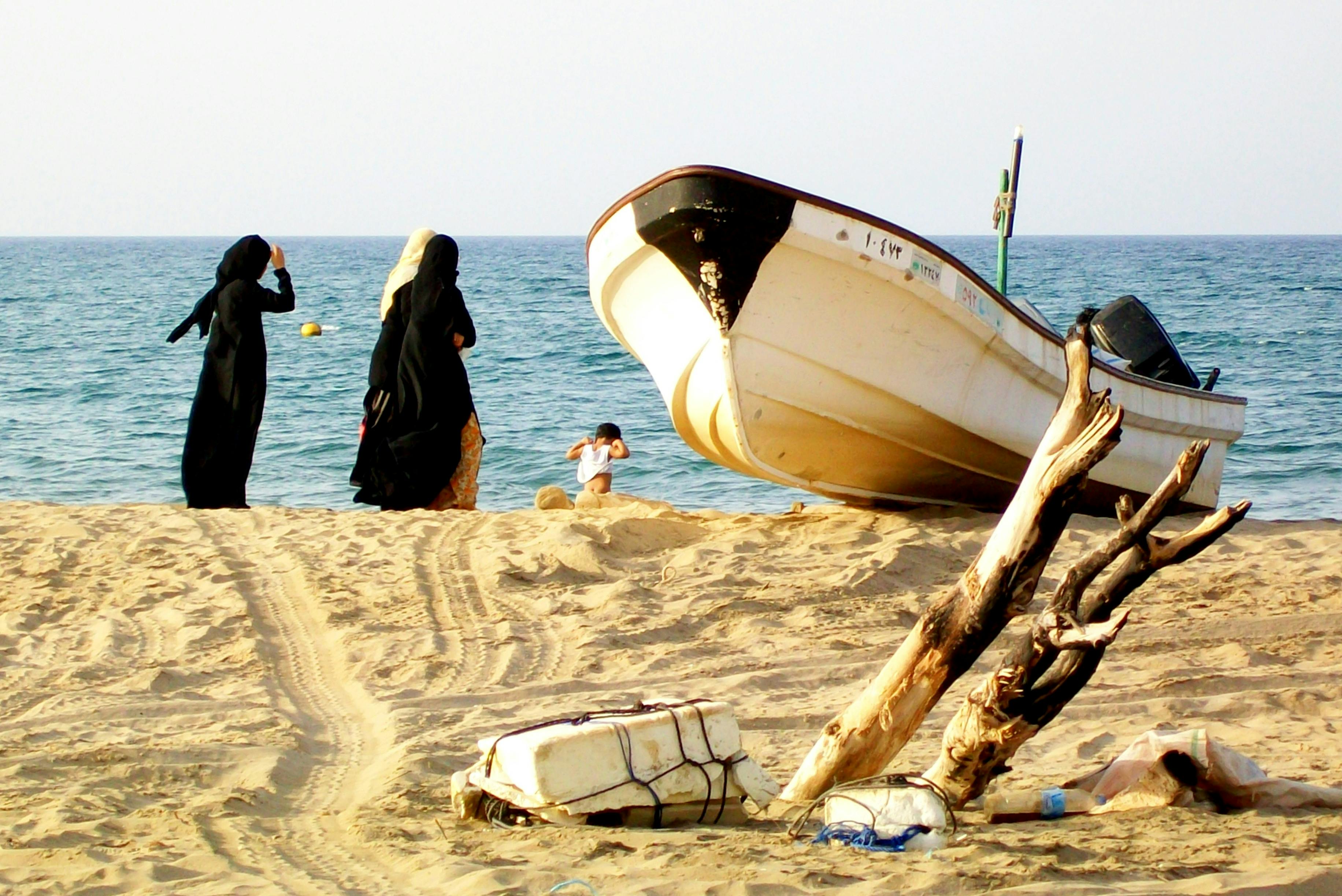Expats in Kuwait Offering Legal Advice Online Warned — Photo by Irma Sjachlan on Pexels