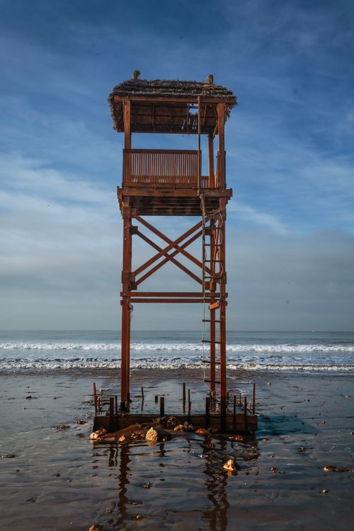 Free Abandoned wooden lifeguard tower on Agadir beach with a scenic ocean backdrop. Stock Photo