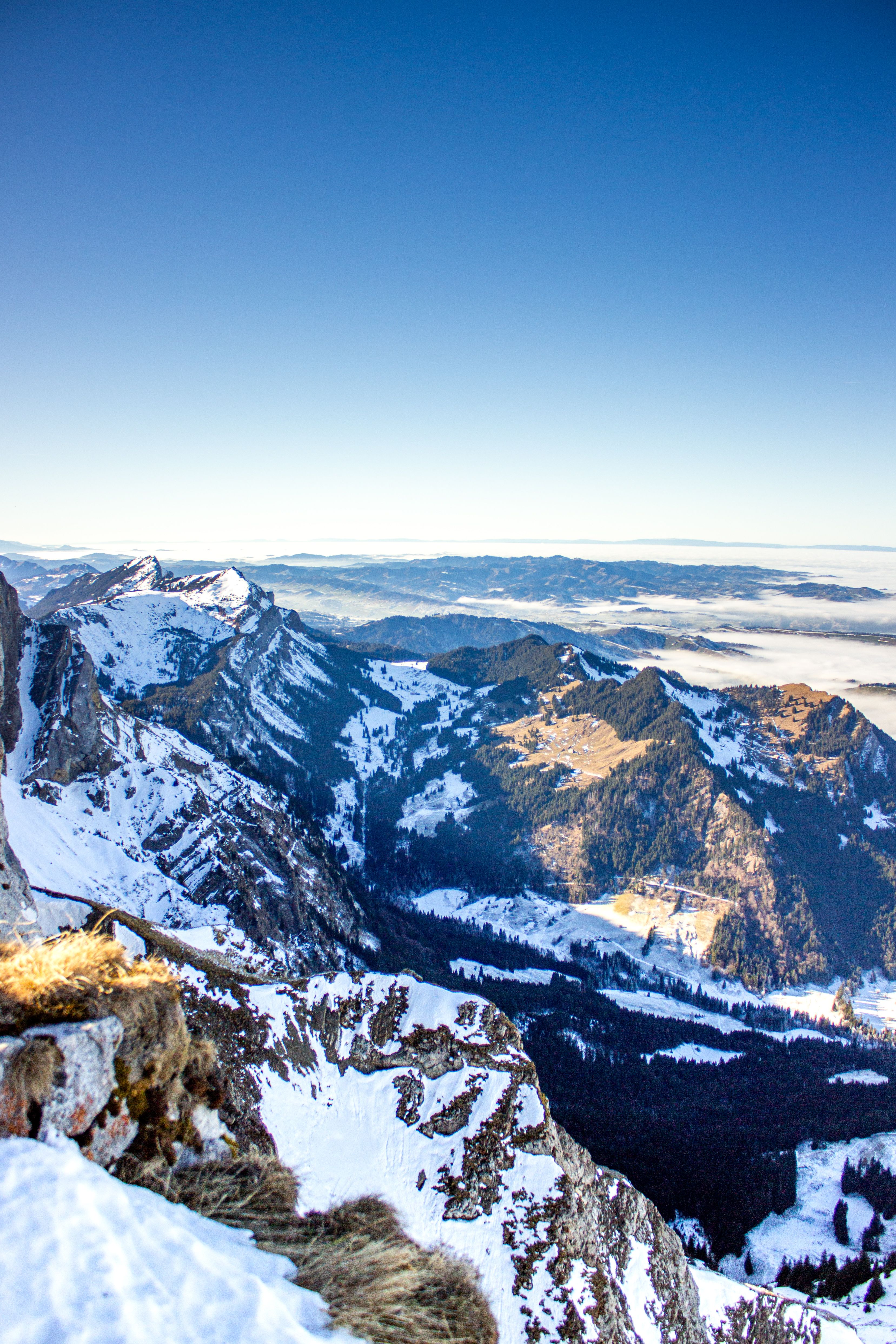 De franc Espectacular vista hivernal del mont Pilatus amb pics i valls coberts de neu a Suïssa. Foto d'estoc