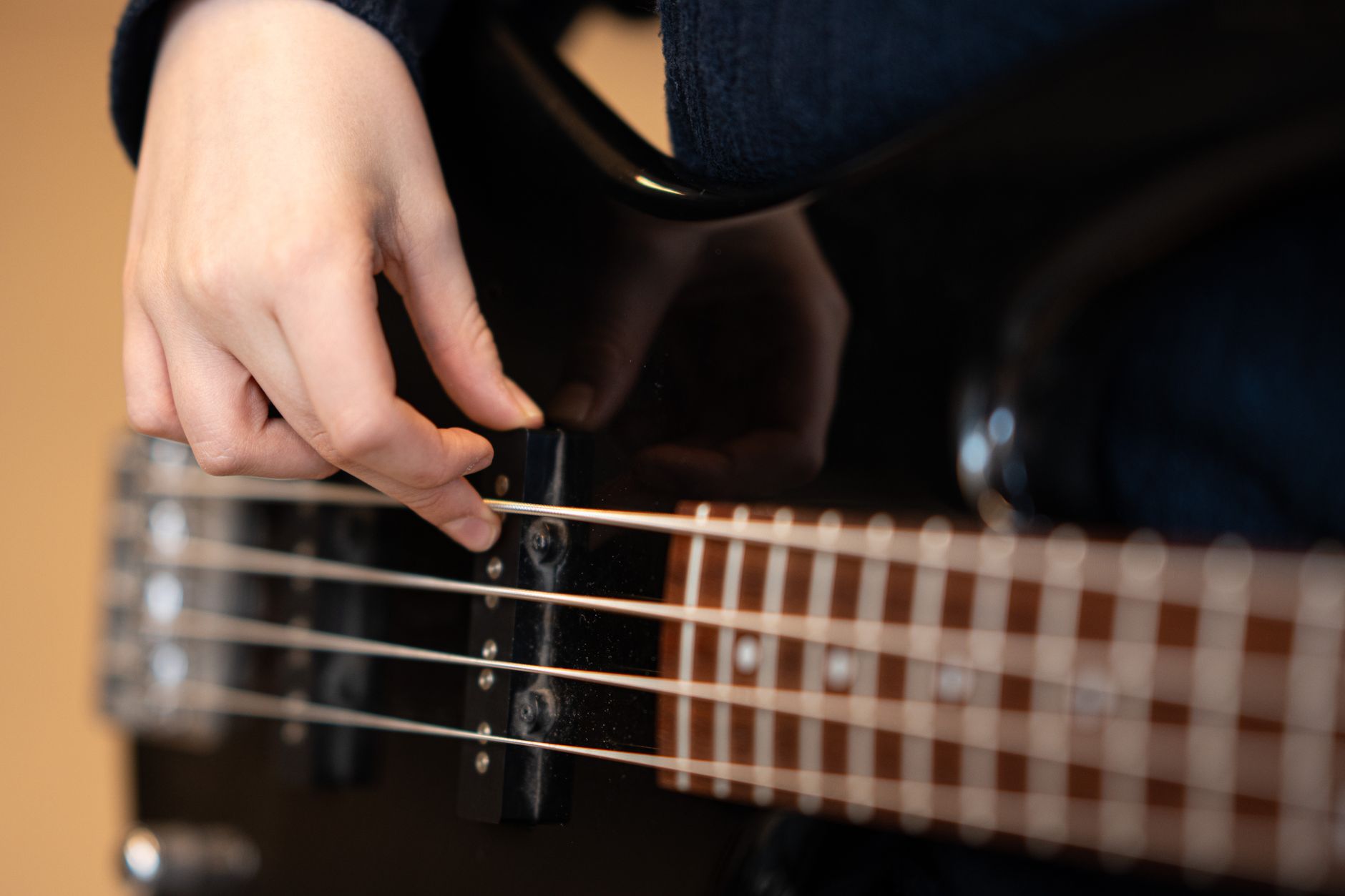 7 Best Bass Guitar Strings for Beginners (2026)