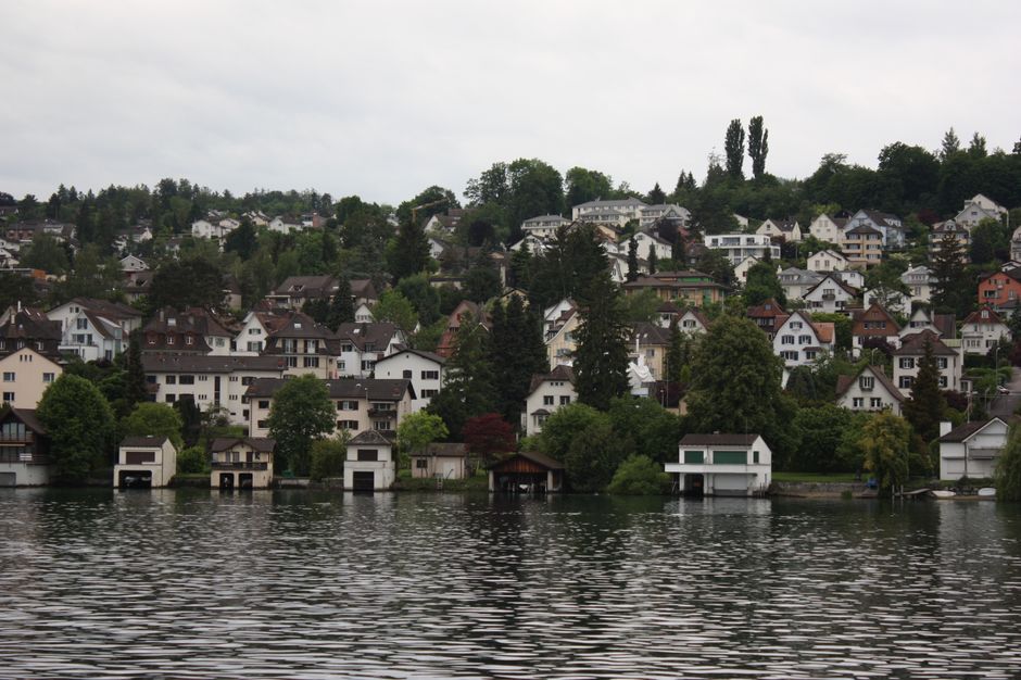 Westlake Village residential neighborhood with lake views and luxury homes