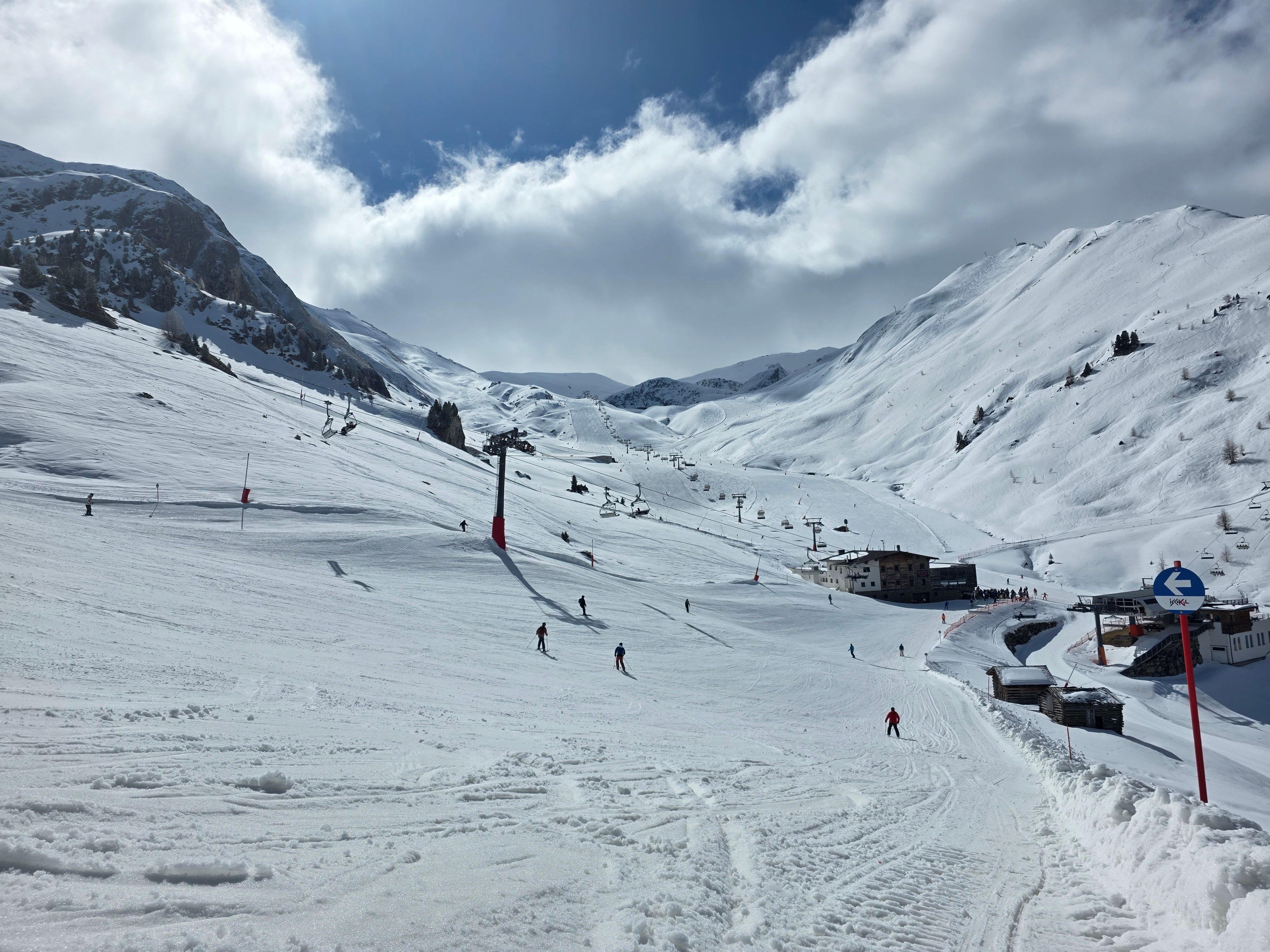 Val d’Isere Skiing Guide - The Complete Handbook of Slopes, Lifts and Tips