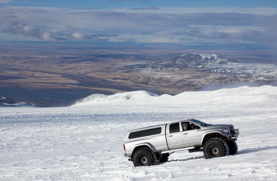 A 4x4 vehicle driving on a gravel F-road in the Icelandic highlands