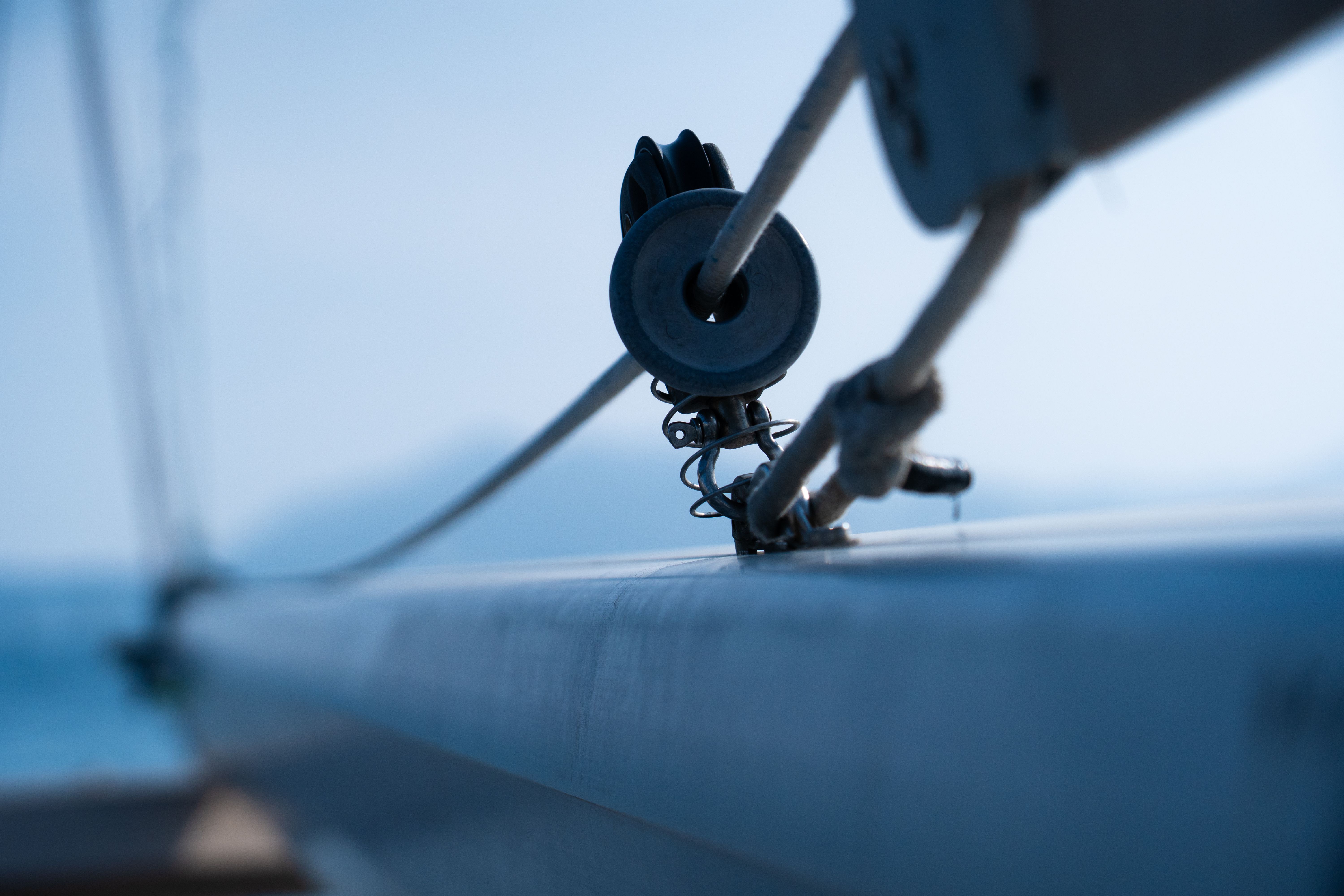 Close-up of sailboat rigging in serene ocean setting · Free Stock Photo