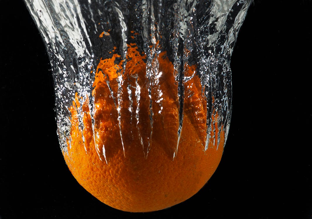 Fruta Naranja Con Salpicaduras De Agua