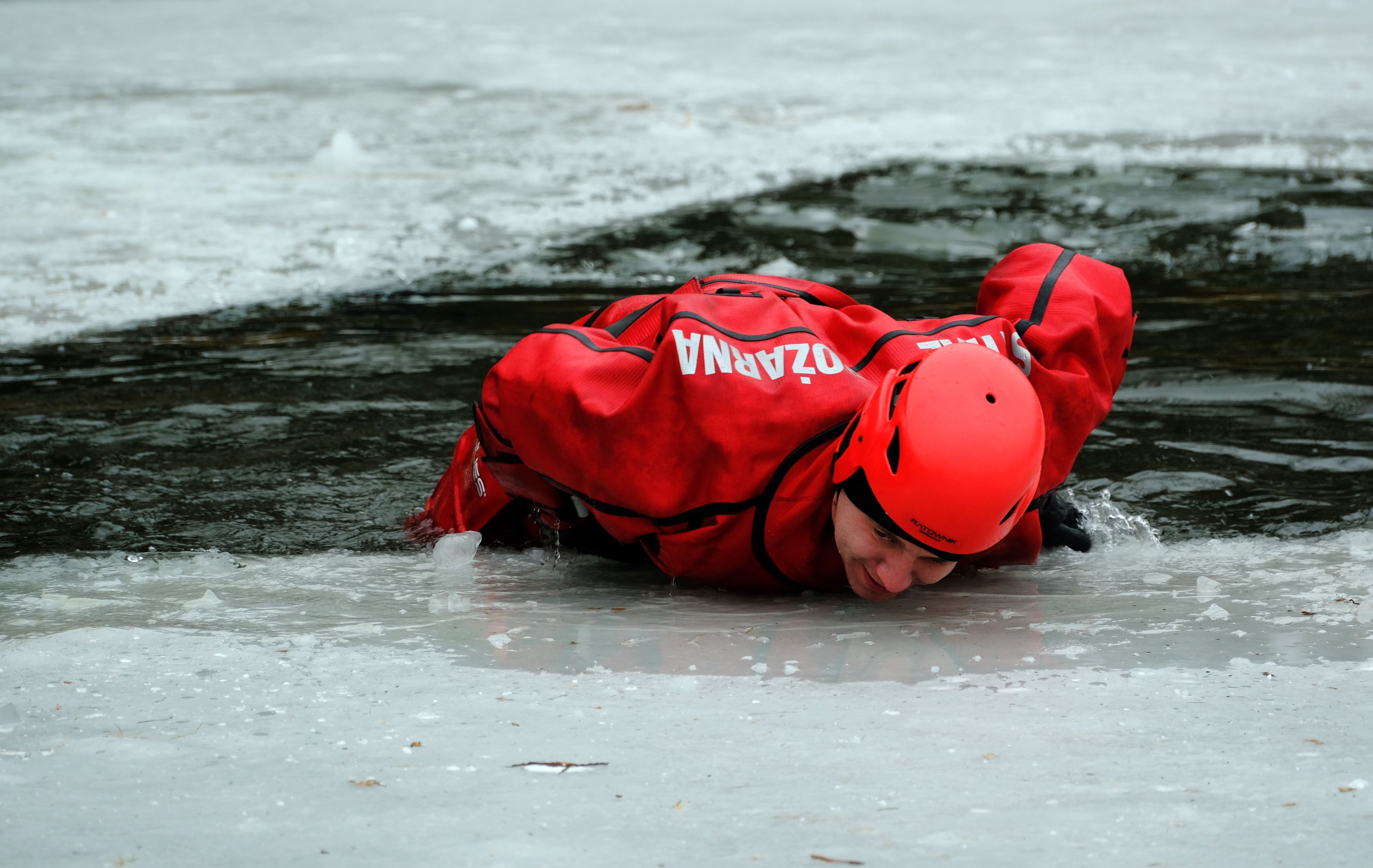 Cold Environment Rescue Photos, Download The BEST Free Cold Environment ...