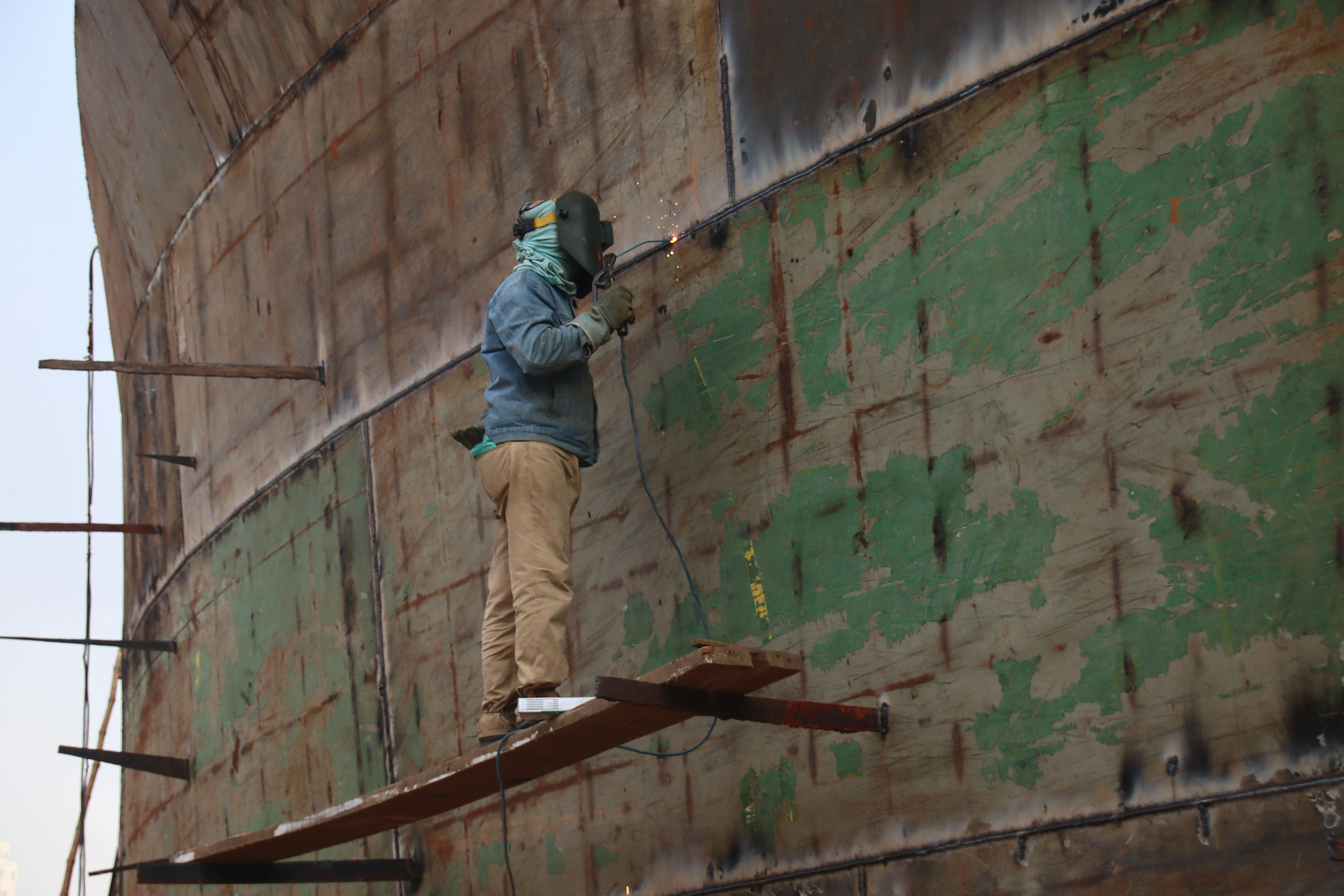 Több mint 20 ezer tengerész rekedt a Perzsa-öbölben - a munkajogi szabályok cserbenhagyják őket