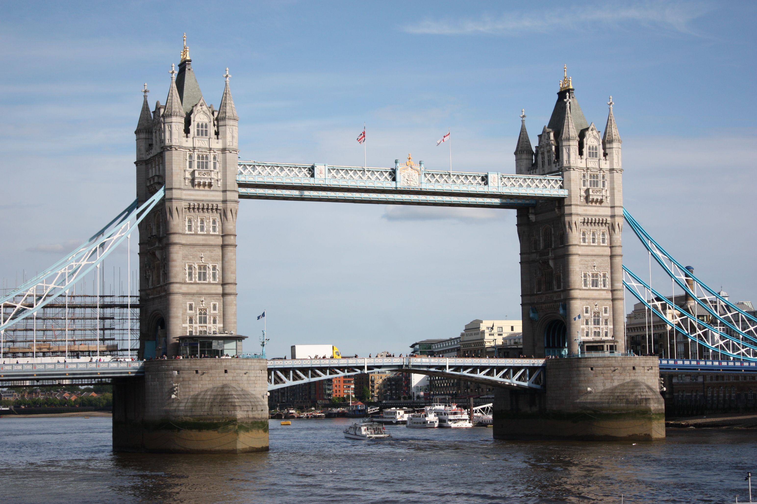 Tower Bridge in London on a sunny day, one of the two study destinations compared in this guide