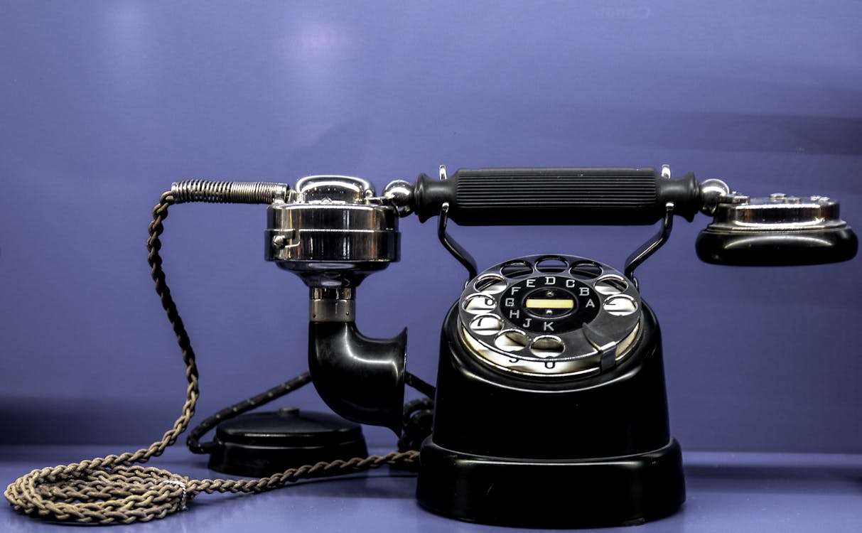 アンティーク コミュニケーション 回転式電話の無料の写真素材