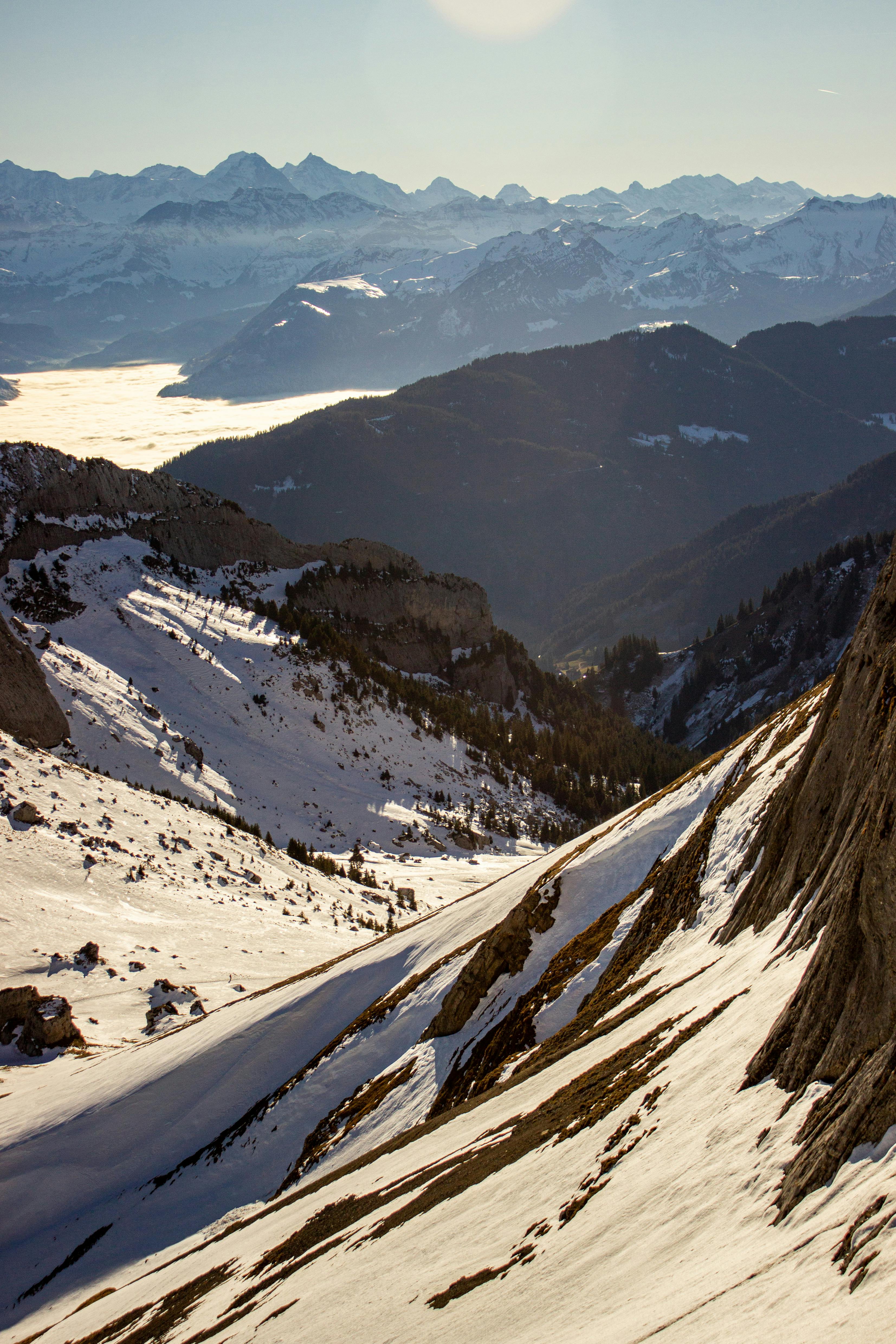 De franc Vista impressionant dels Alps suïssos coberts de neu prop d'Alpnach, Suïssa. Foto d'estoc