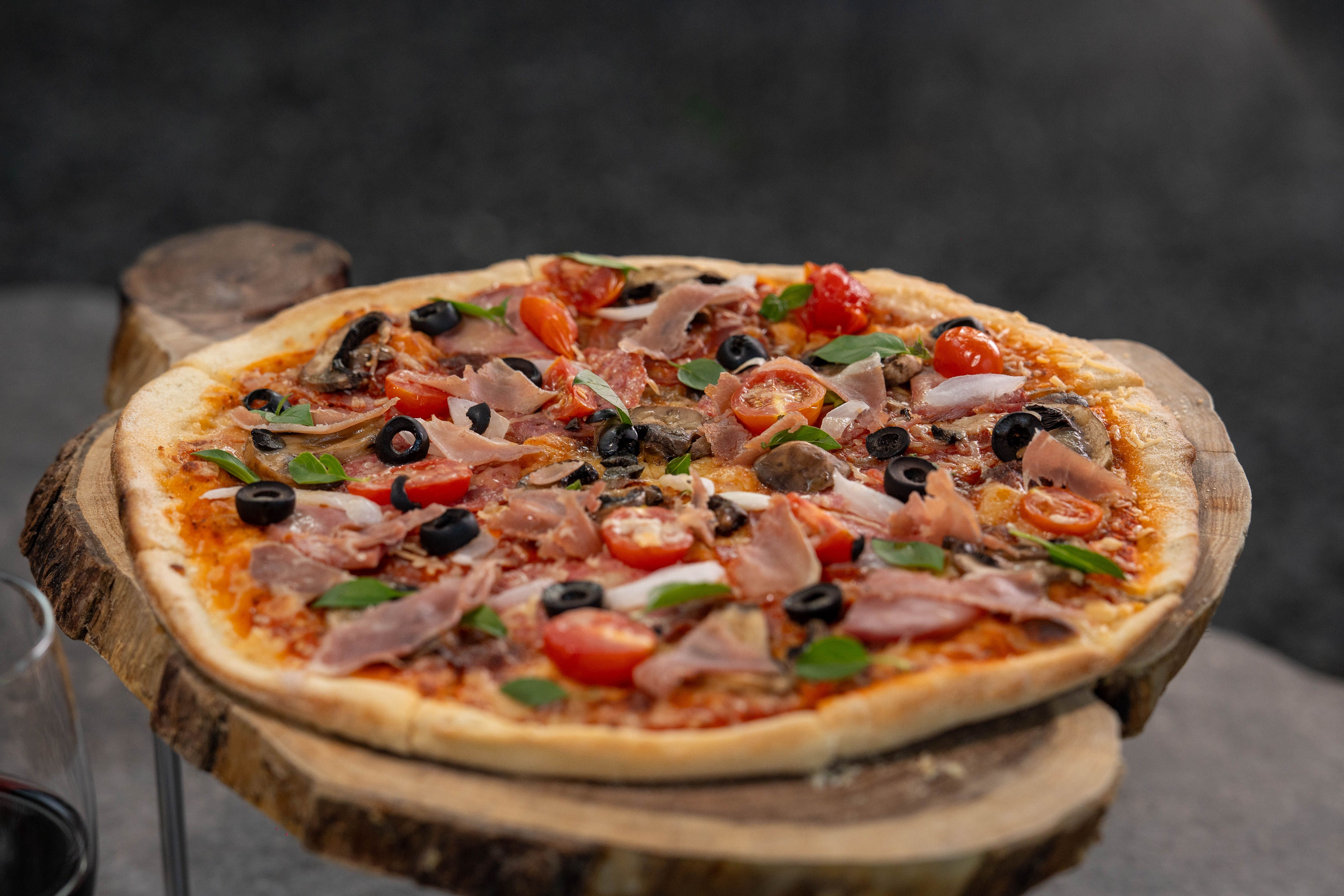 Guests enjoying weekend pizza tasting event