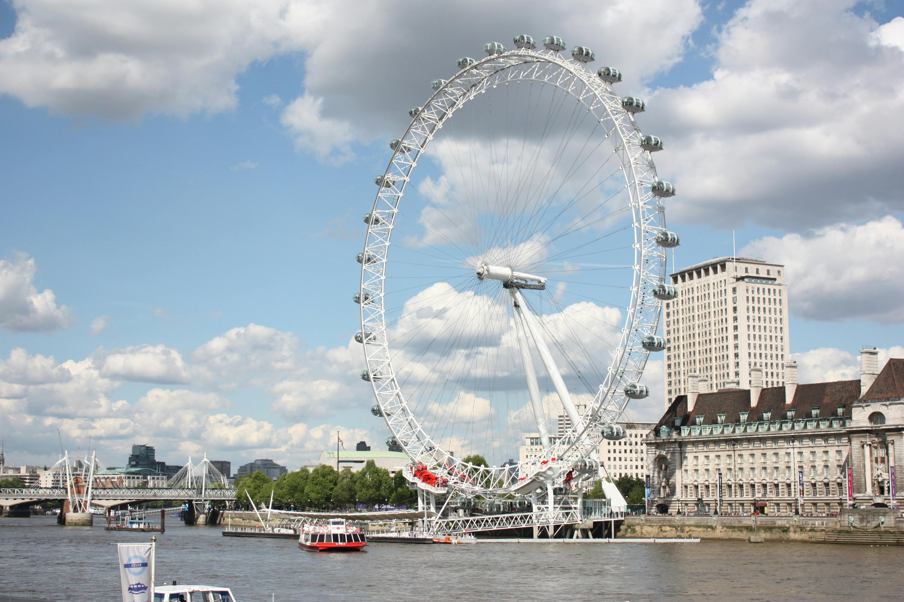 Bank of England to Curb Offshore Life Insurance Trades — Photo by YL Lew on Pexels