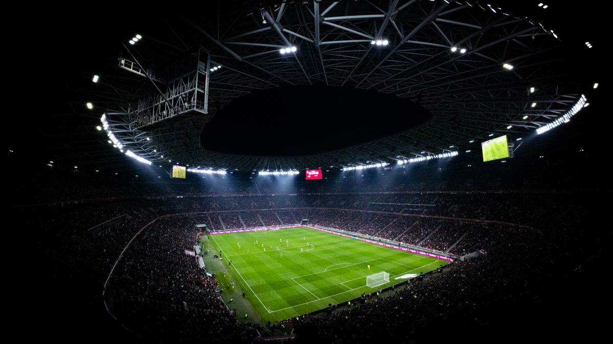 Işıklandırılmış stadyumda gece maçı — Süper Lig fikstürünü simgeleyen temsilî görsel