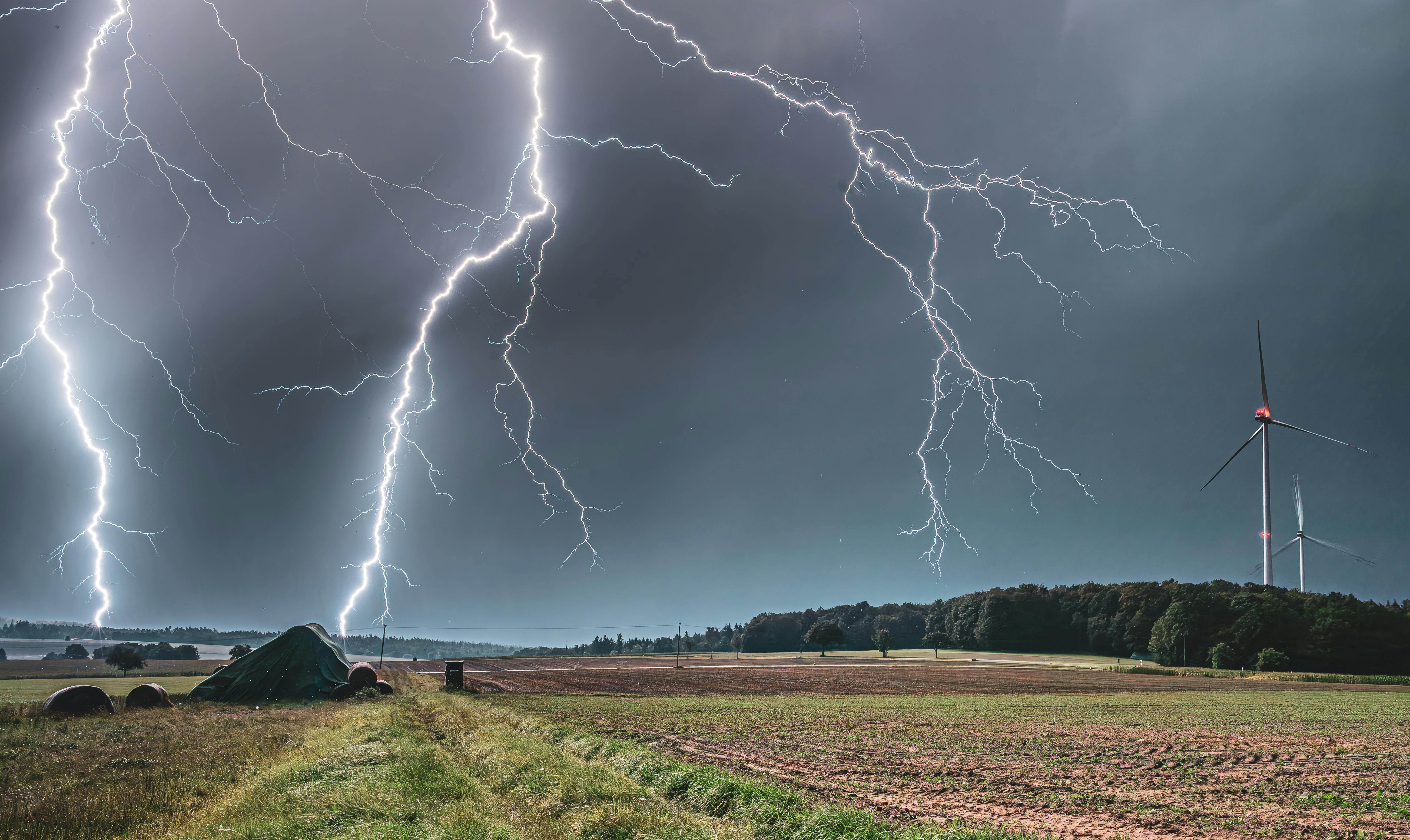Renewable energy – powering a safer and prosperous future — Photo by Marcus L. on Pexels