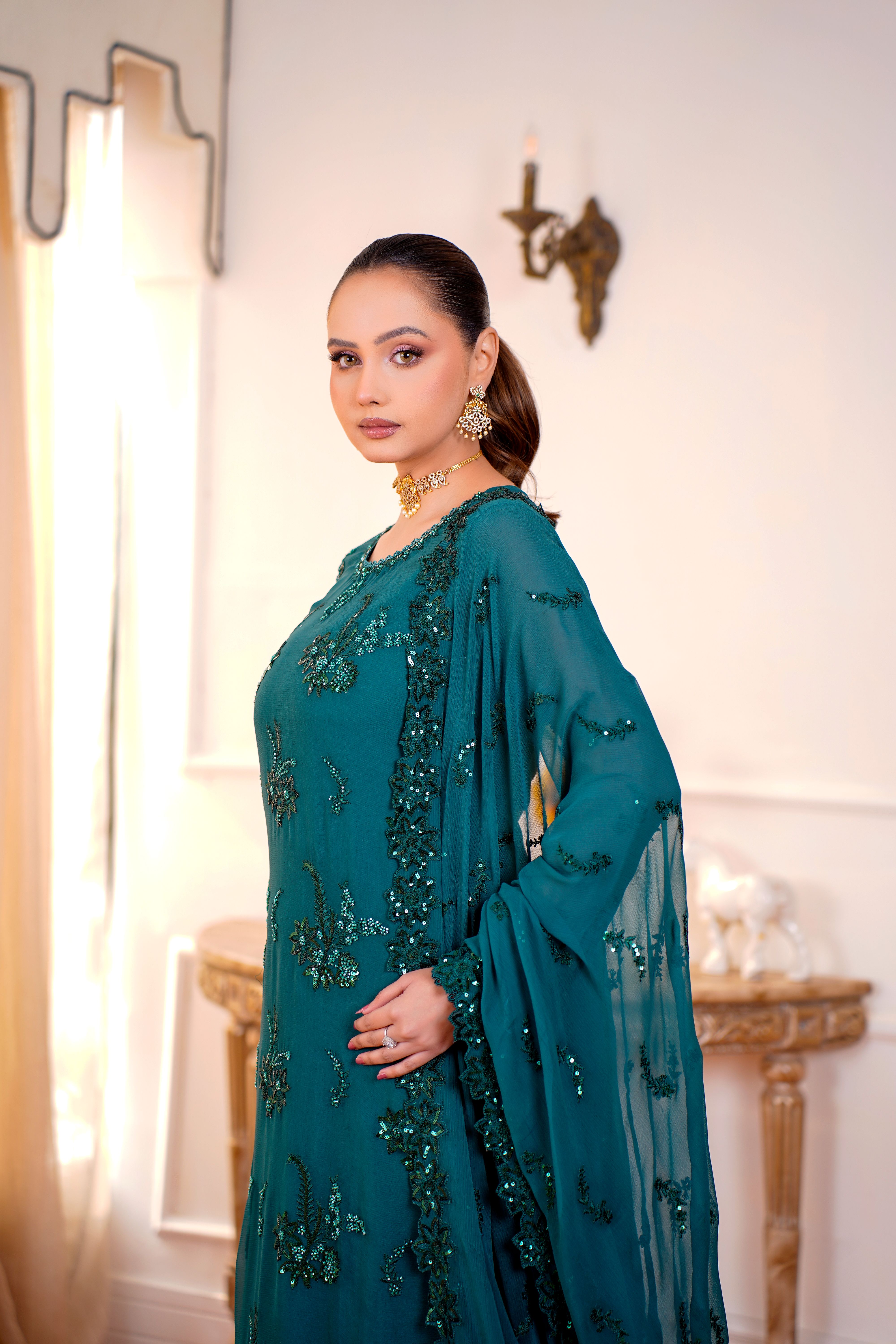 Elegant Pakistani Fashion Portrait in Lahore Studio · Free Stock Photo