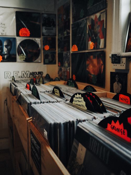 Free Explore a charming vinyl record store in Abergele, Wales, featuring classic albums and vibrant decor. Stock Photo