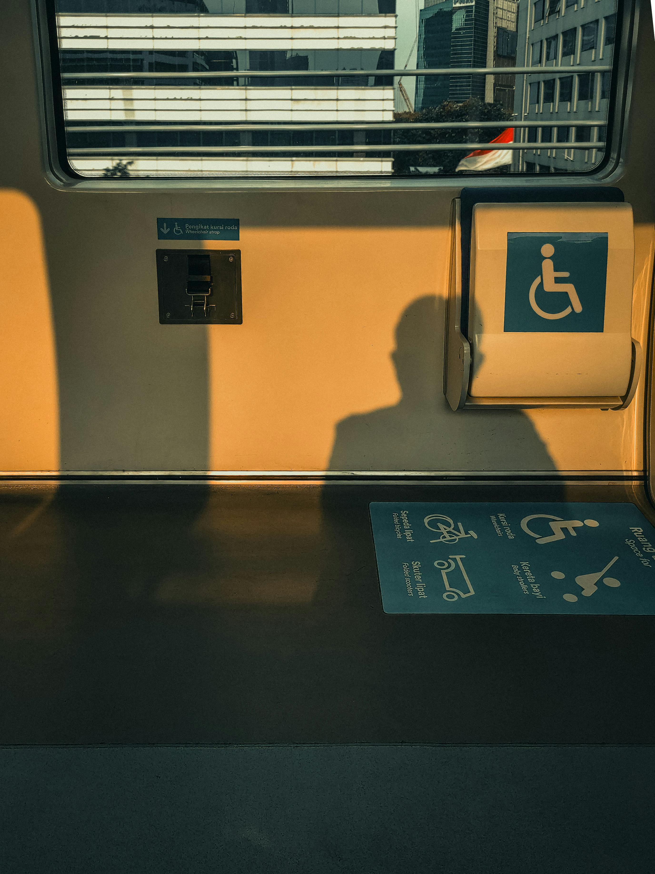 De franc Foto d'estoc gratuïta de accessibilitat, ajudes a la mobilitat, anant de casa a la feina Foto d'estoc