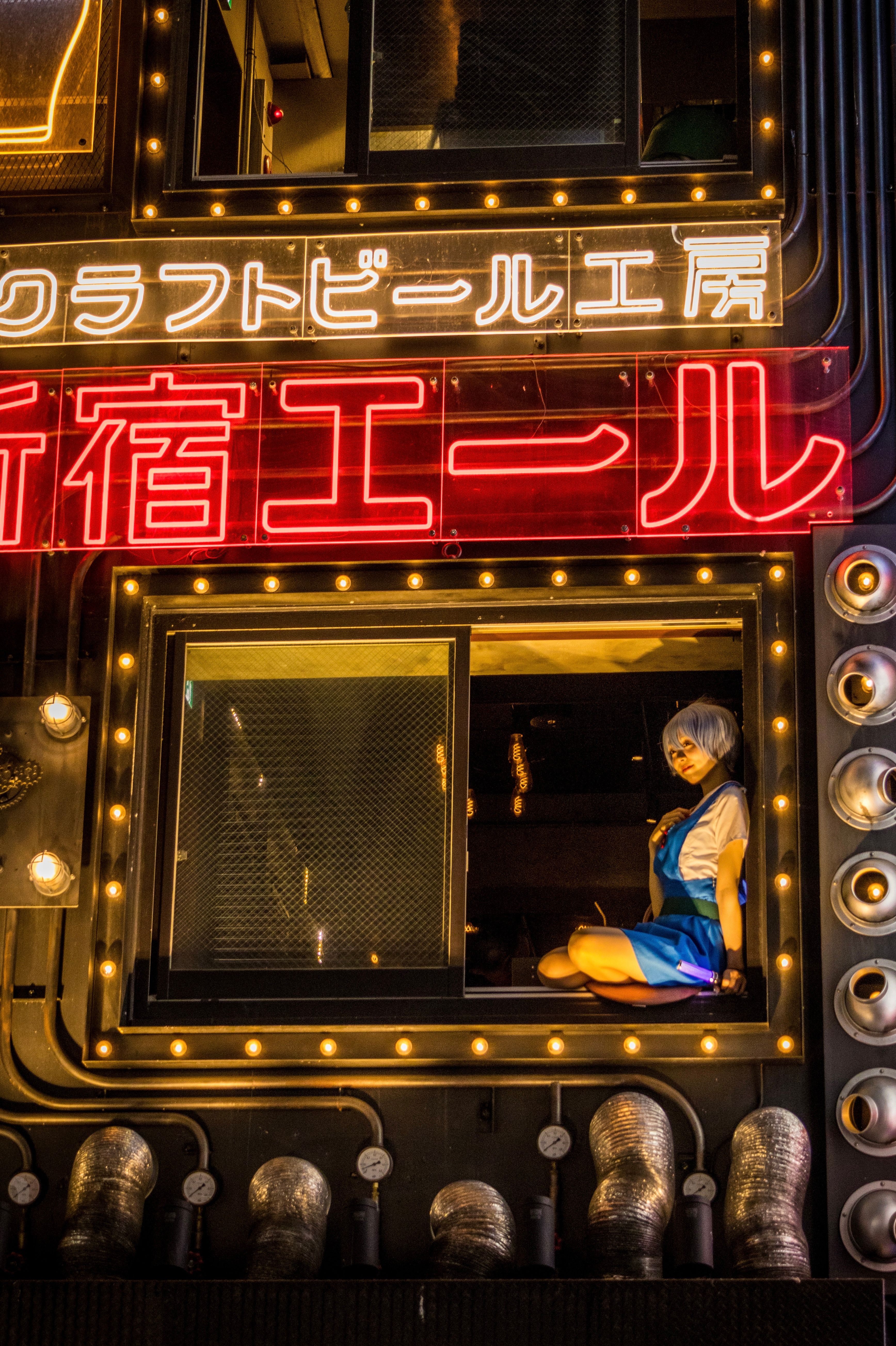 Neon-lit Shinjuku Street Scene at Night · Free Stock Photo