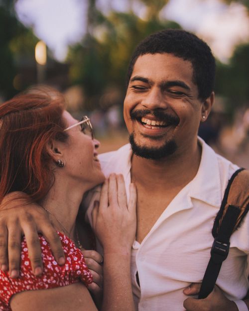 Free Happy couple laughing together outdoors in warm daylight, radiating love and joy. Stock Photo