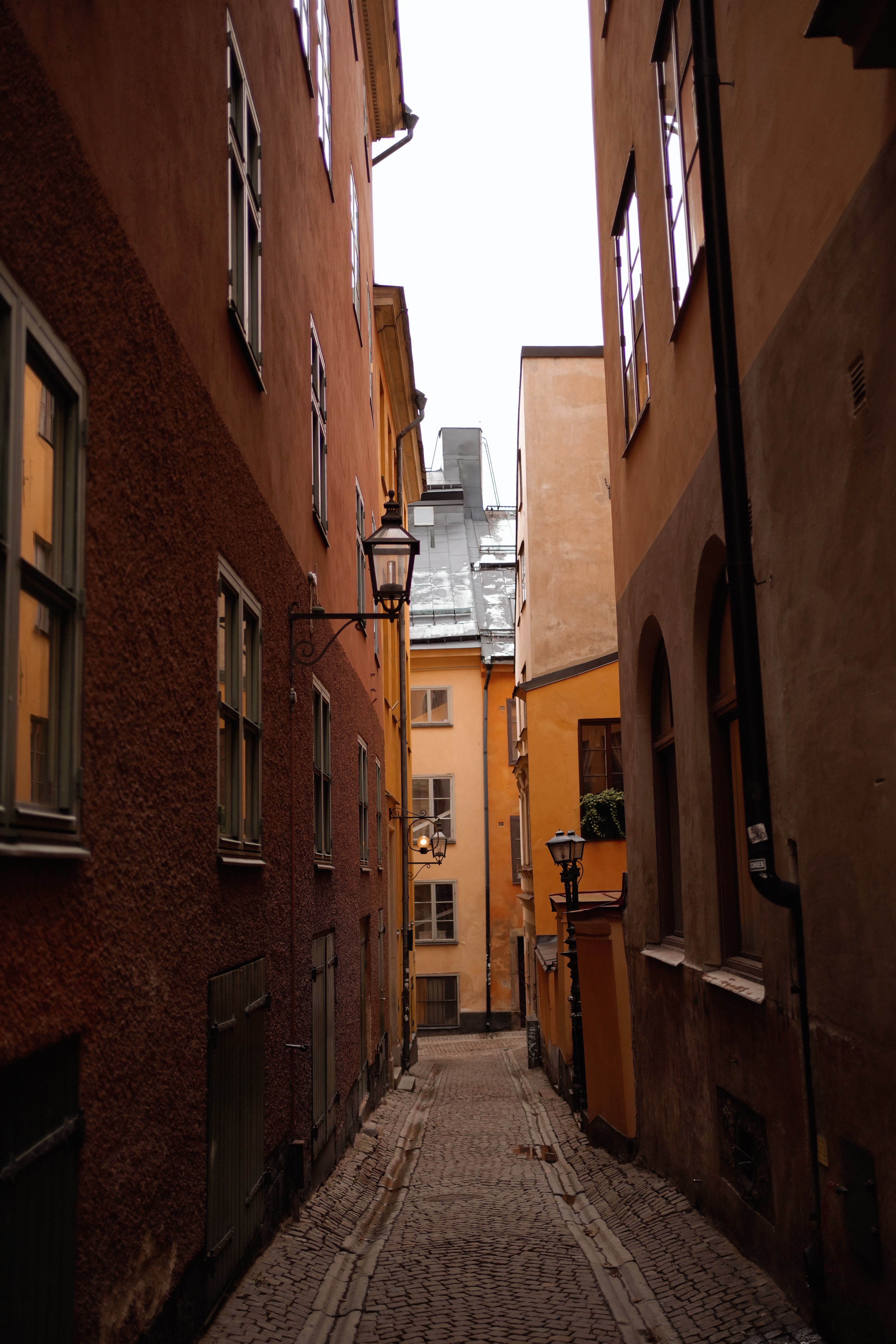 Charming Cobblestone Alley in Historic Stockholm · Free Stock Photo