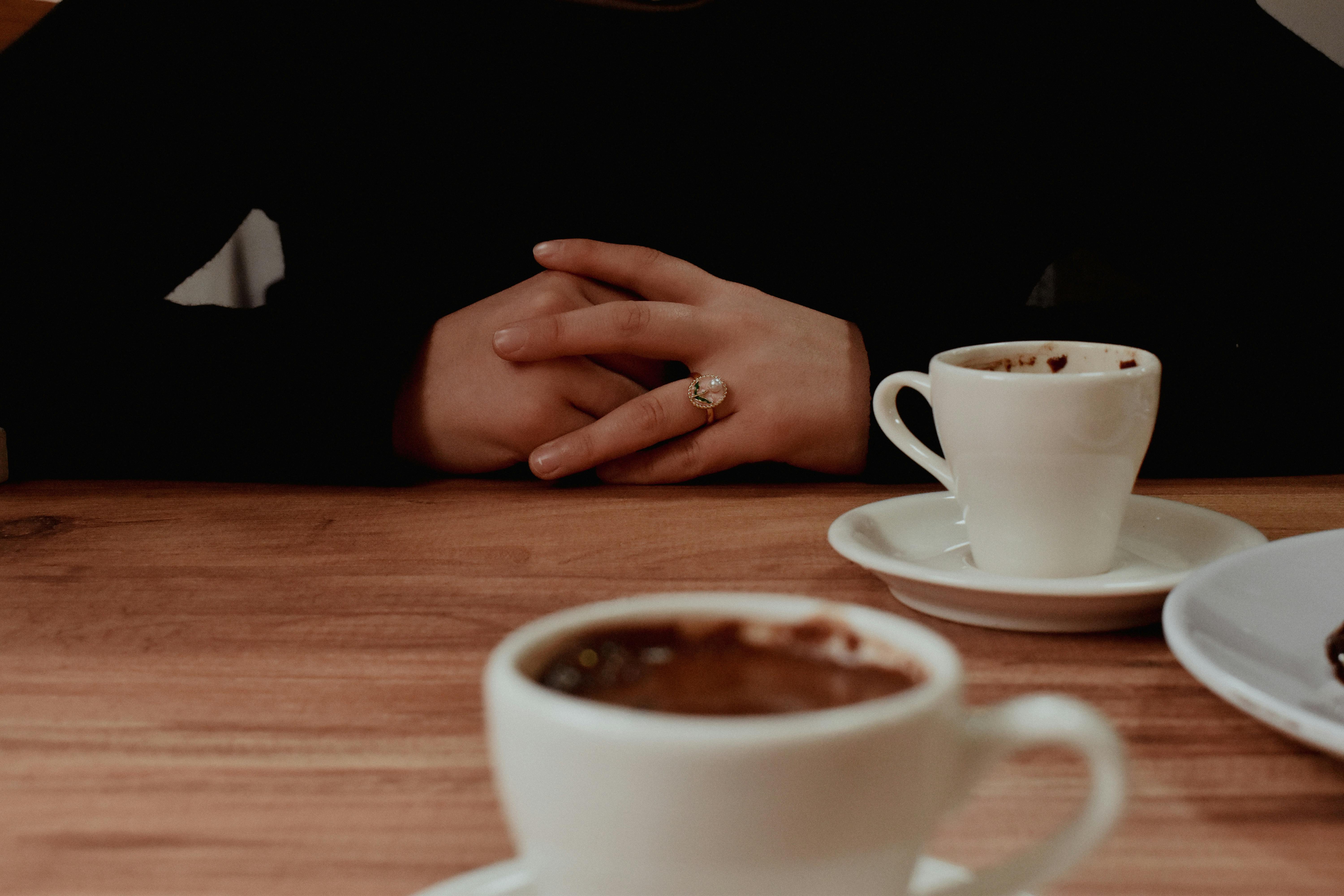 Gratis Immagine gratuita di ambiente accogliente, ambiente informale, anello al dito Foto a disposizione