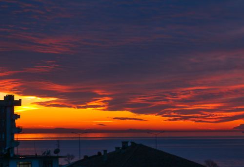 Free A breathtaking sunset over the Black Sea in Fındıklı, Türkiye, casting vibrant orange and purple hues across the sky. Stock Photo