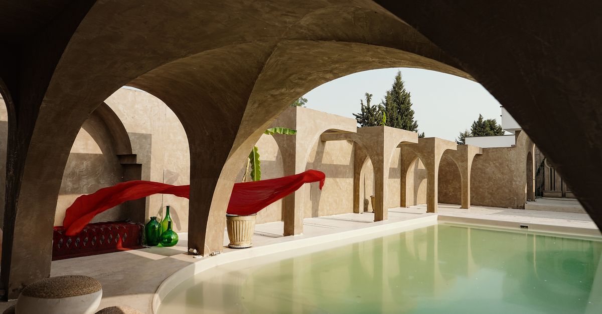 Elegant Indoor Pool with Arched Architecture · Free Stock Photo