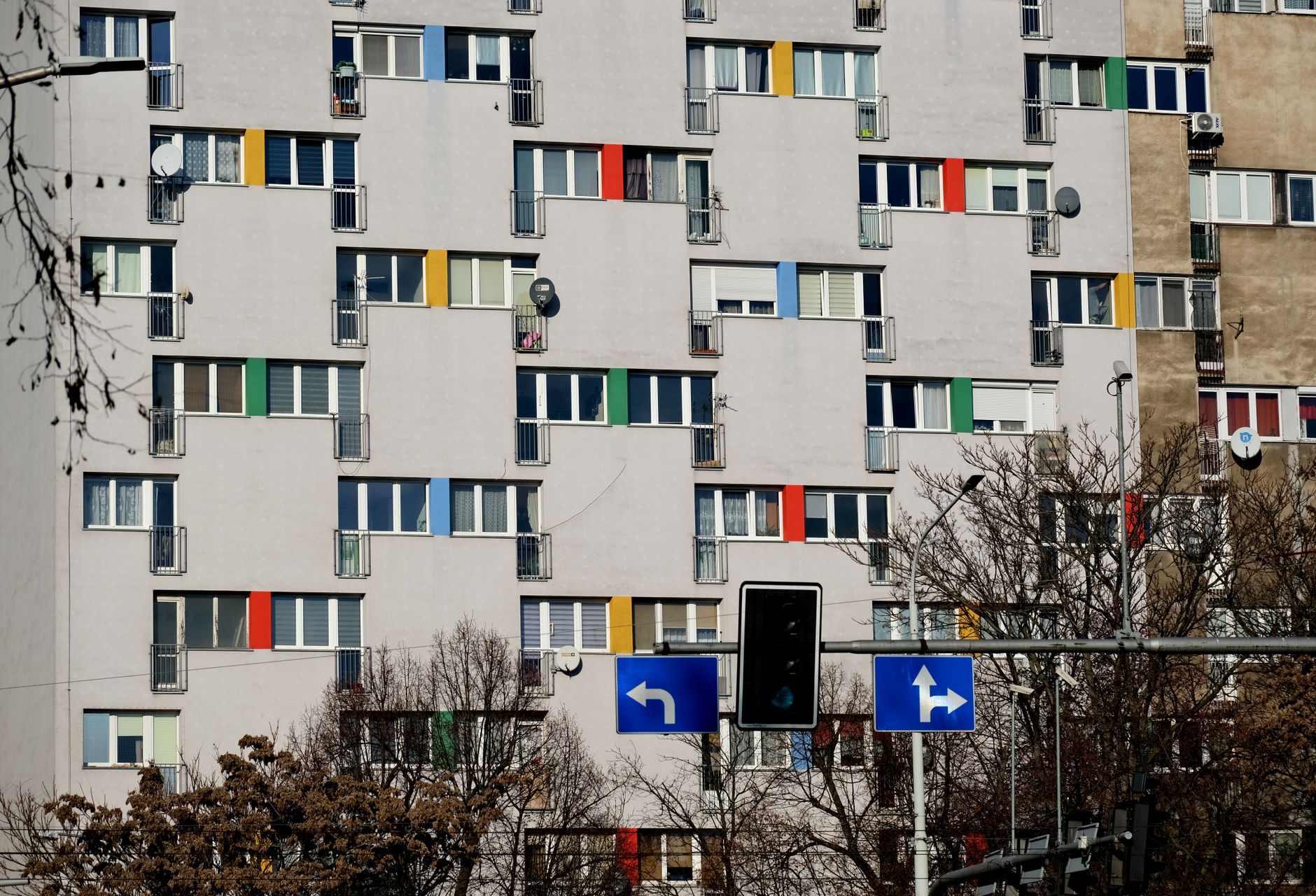 Semnele timpului: Analiză a lunii mai de Liviu Antonesei