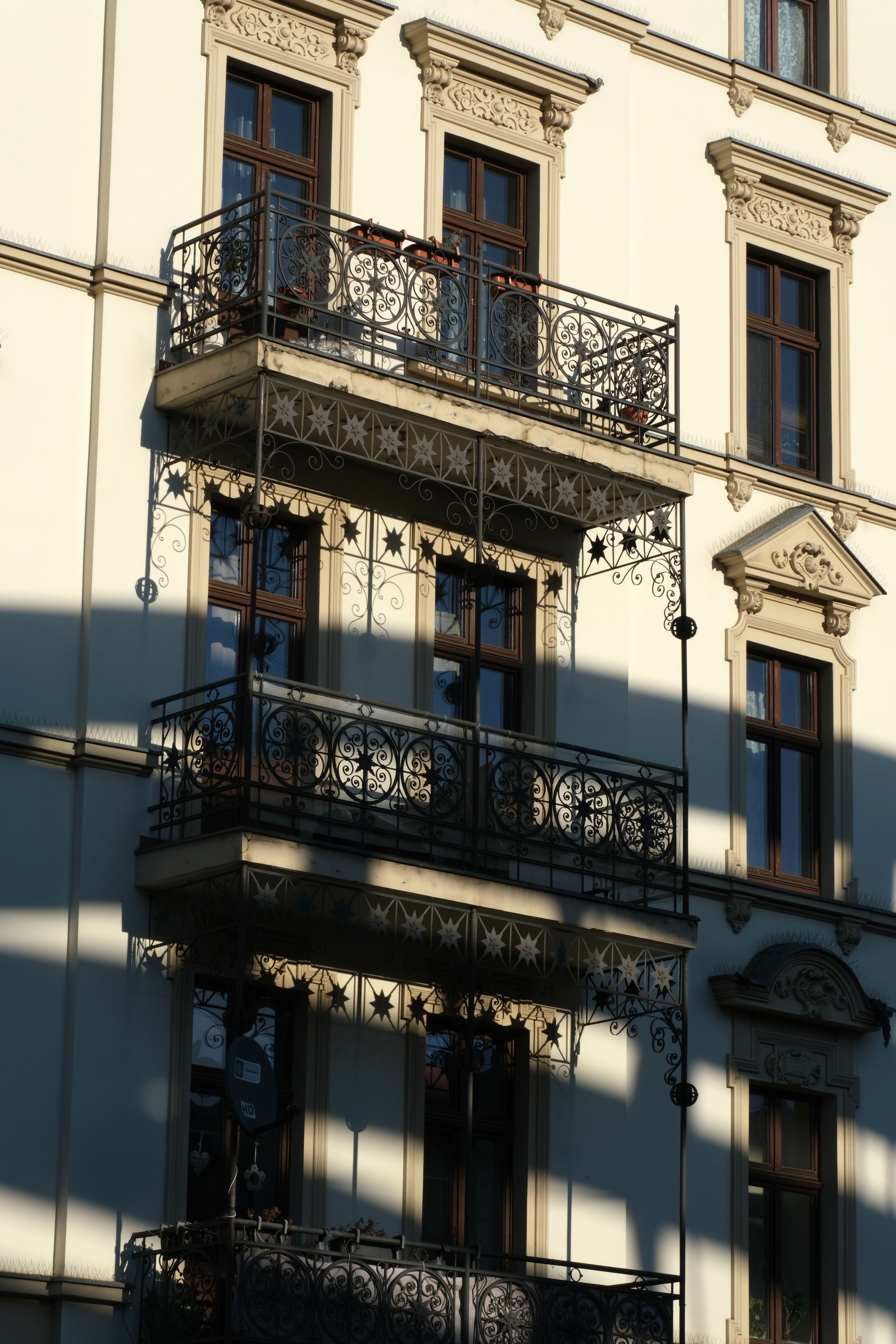 Elegant Historic Building with Ornate Balconies · Free Stock Photo