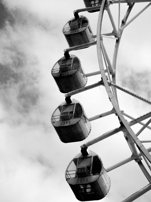 Free Striking black and white capture of a Ferris wheel in Pasay City, Philippines, emphasizing geometric patterns. Stock Photo