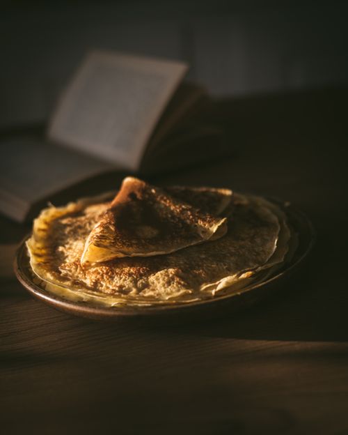 Free Warm, rustic pancakes with vintage mood lighting, perfect for cozy kitchen scenes. Stock Photo
