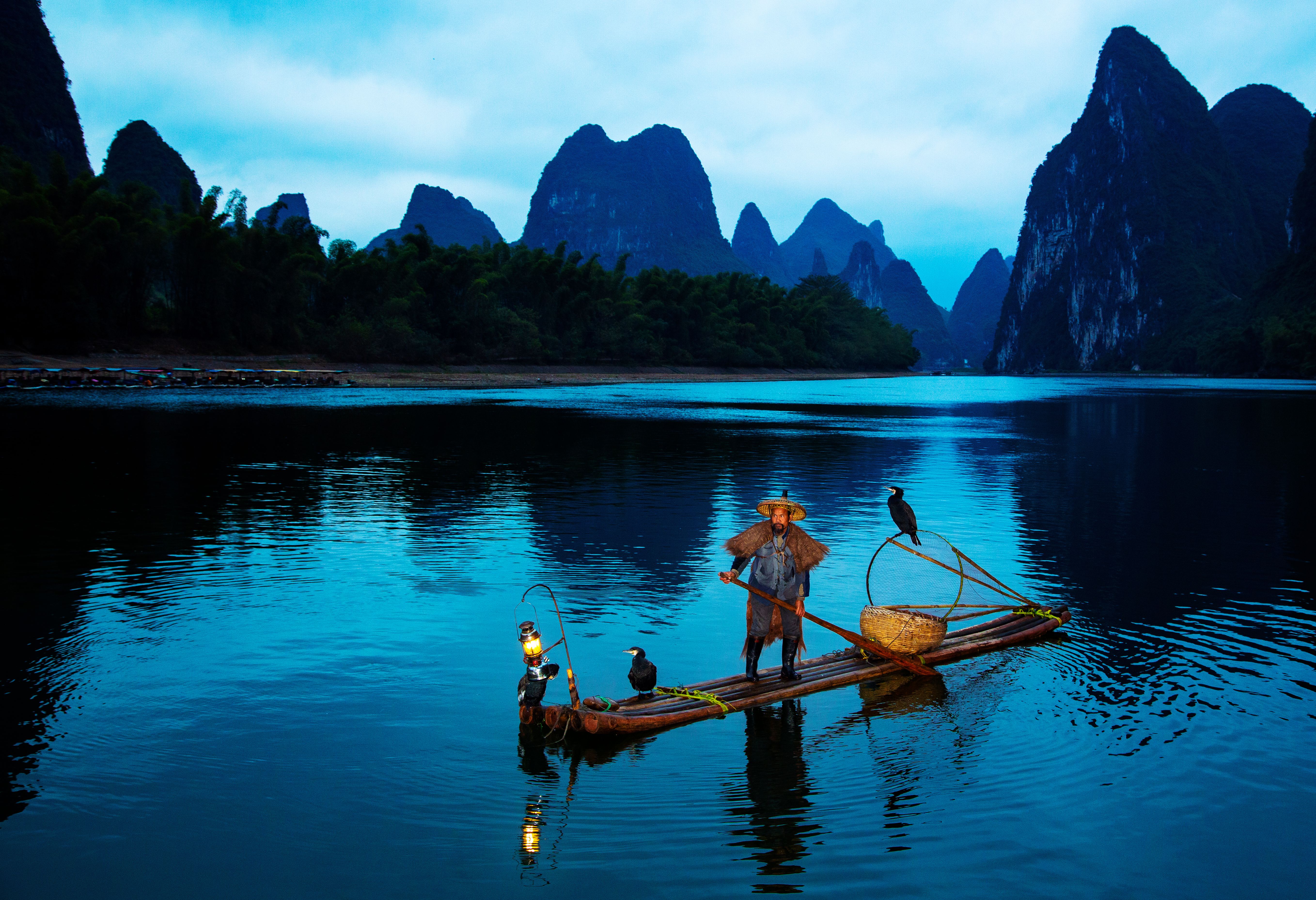 Traditional Cormorant Fisherman on Li River in China · Free Stock Photo