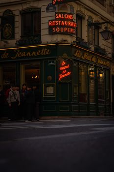 Evening view of Le Bistrot de Jeannette in Paris with warm neon lights.
