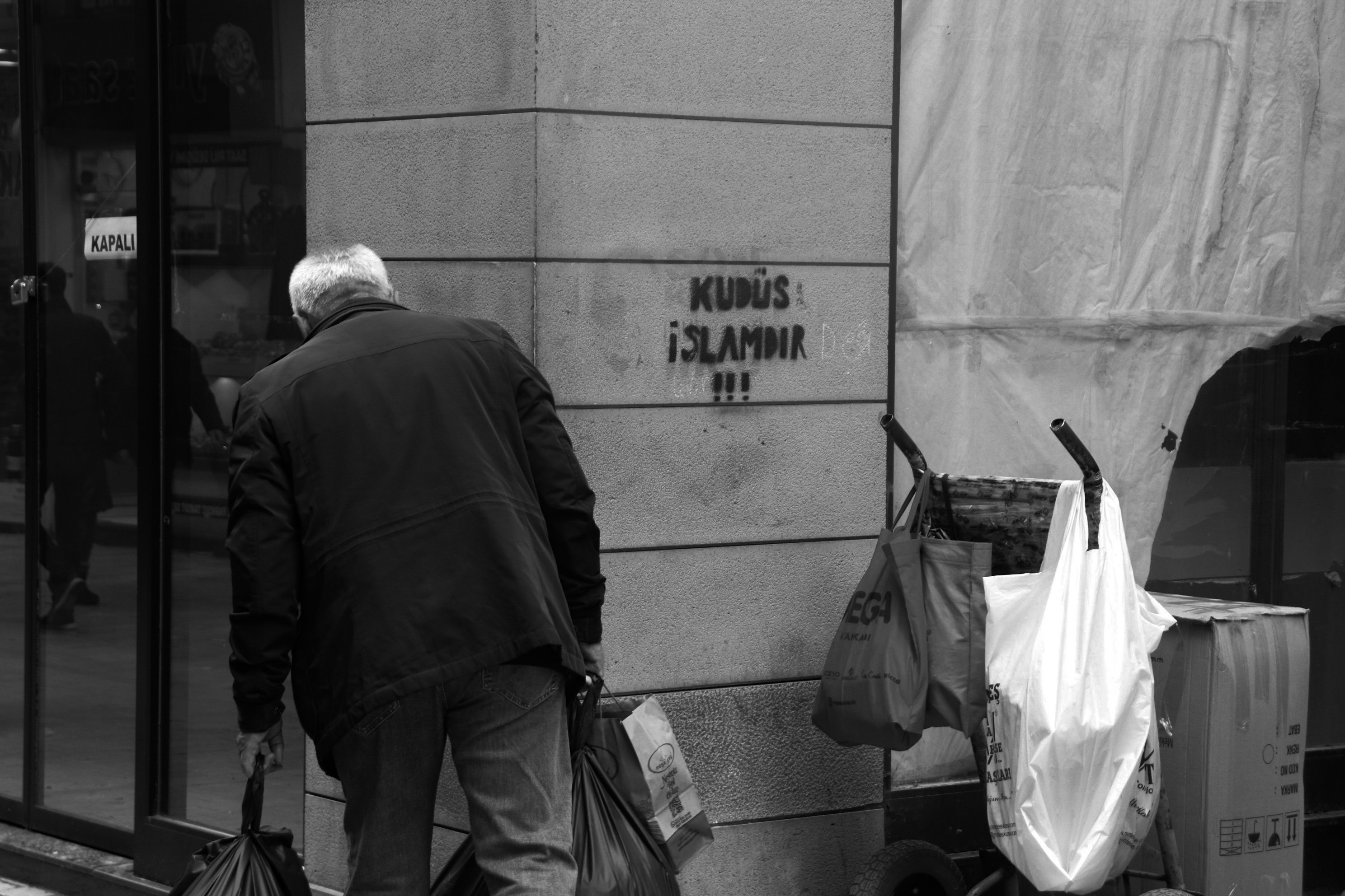 Politics of fear and US war on Muslim civic life — Photo by Elmas on Pexels