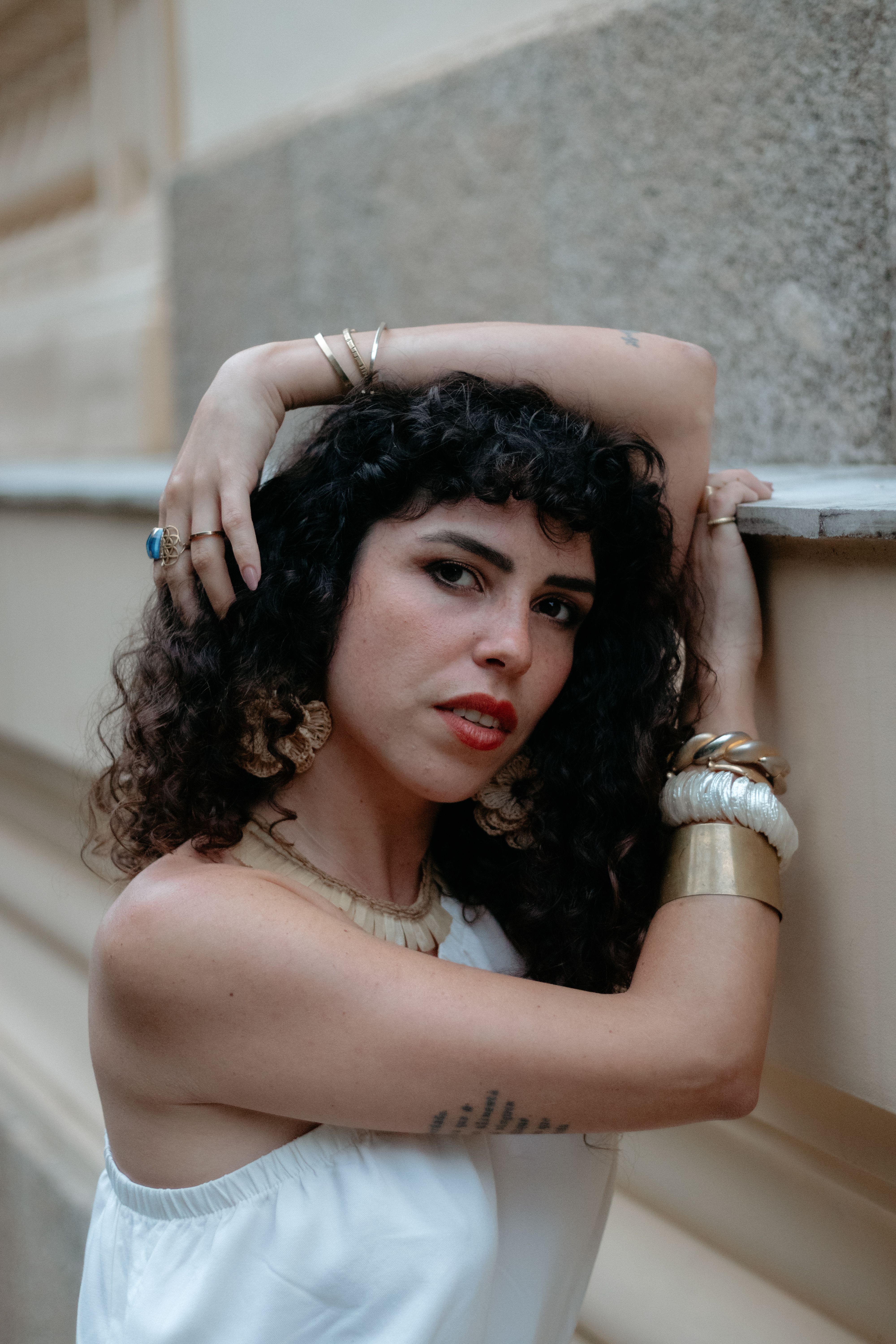 Elegant portrait of a woman posing outdoors in São Paulo, showcasing her unique fashion style.