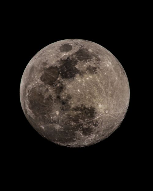 Free Detailed close-up of the moon capturing lunar craters against a dark sky. Stock Photo