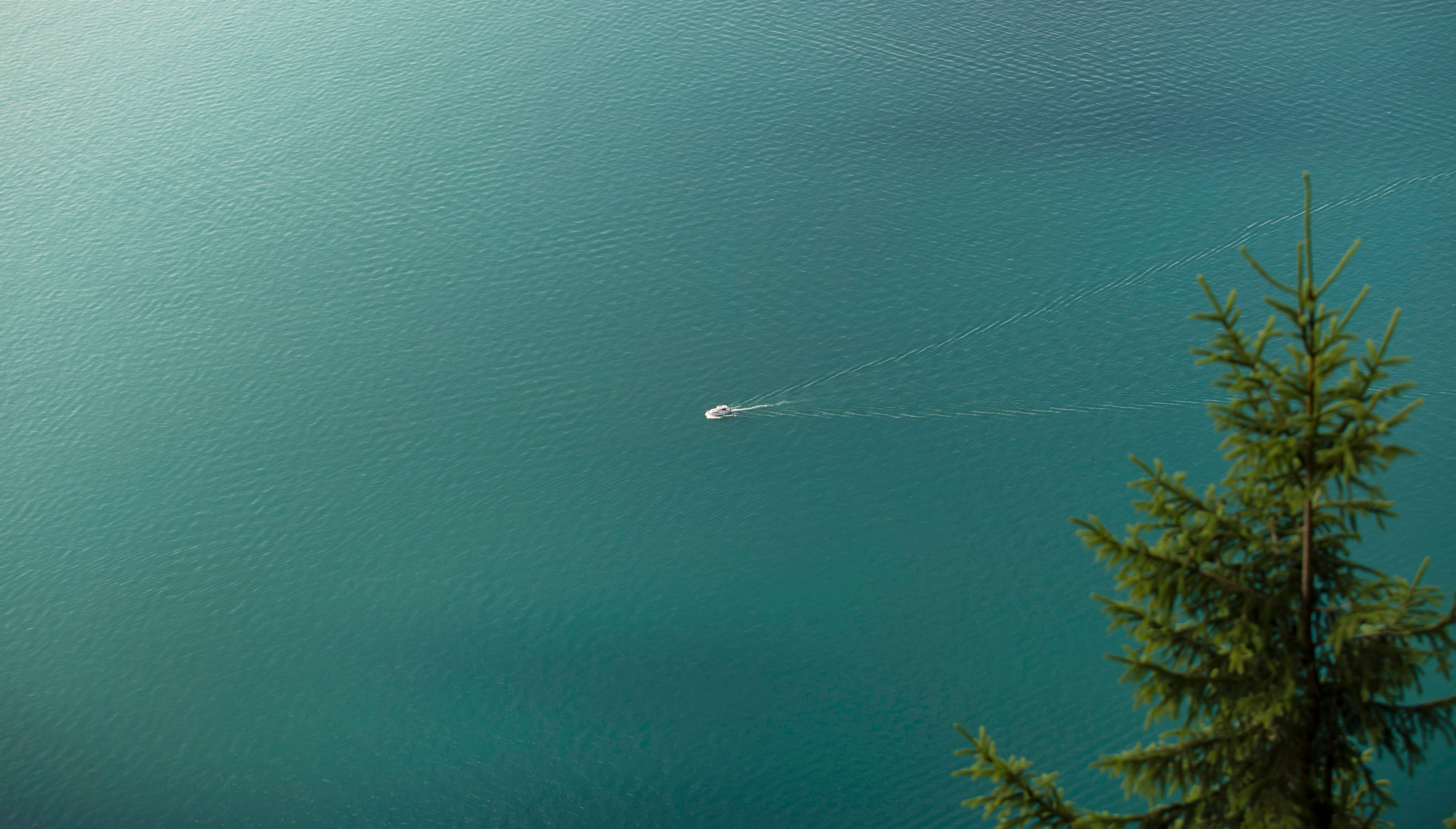 Aerial View of Boat on Turquoise Water · Free Stock Photo