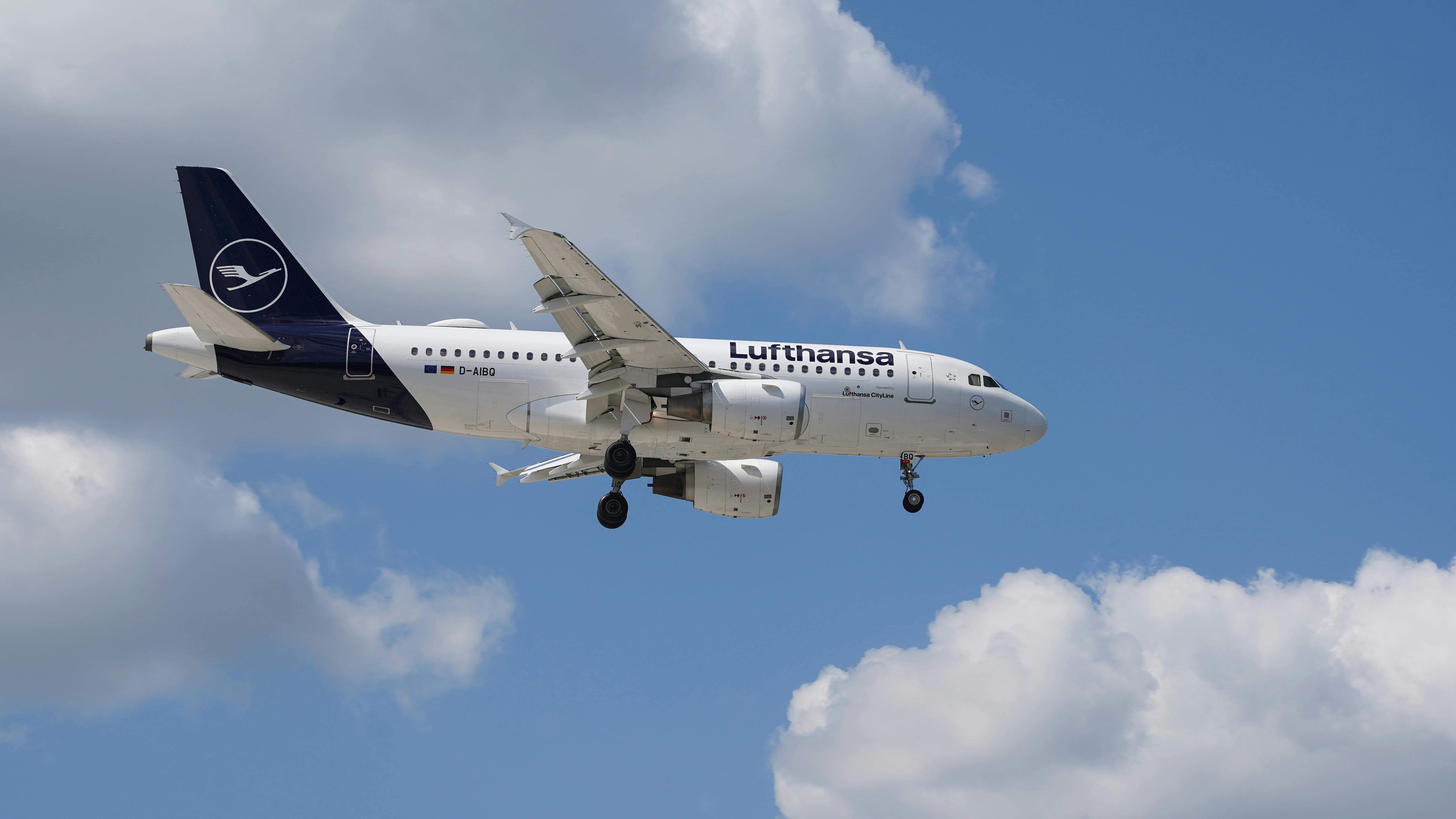 Your Useless Airline Miles Just Became Real Money: Here’s How to Spend Them Tonight — Photo by Wolfgang Weiser on Pexels
