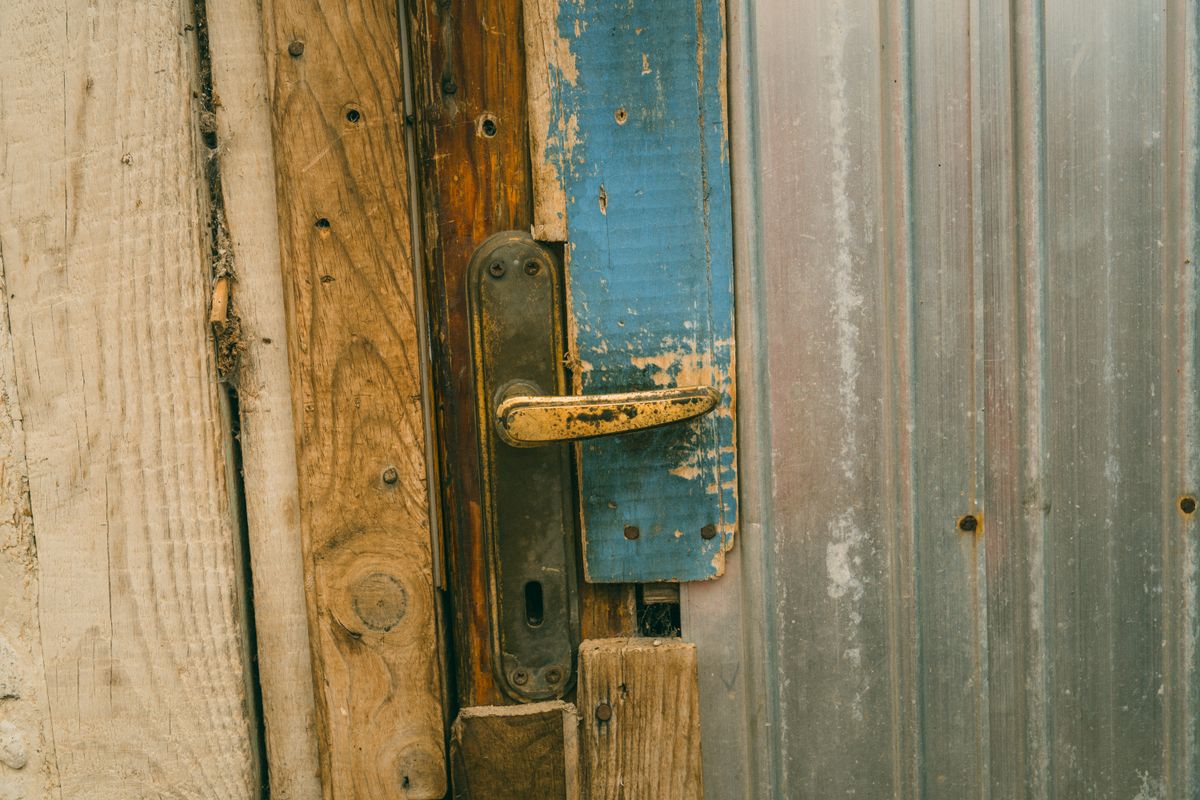 storage moves in Worlaby — Loaded properly: blankets, straps and a plan in Worlaby