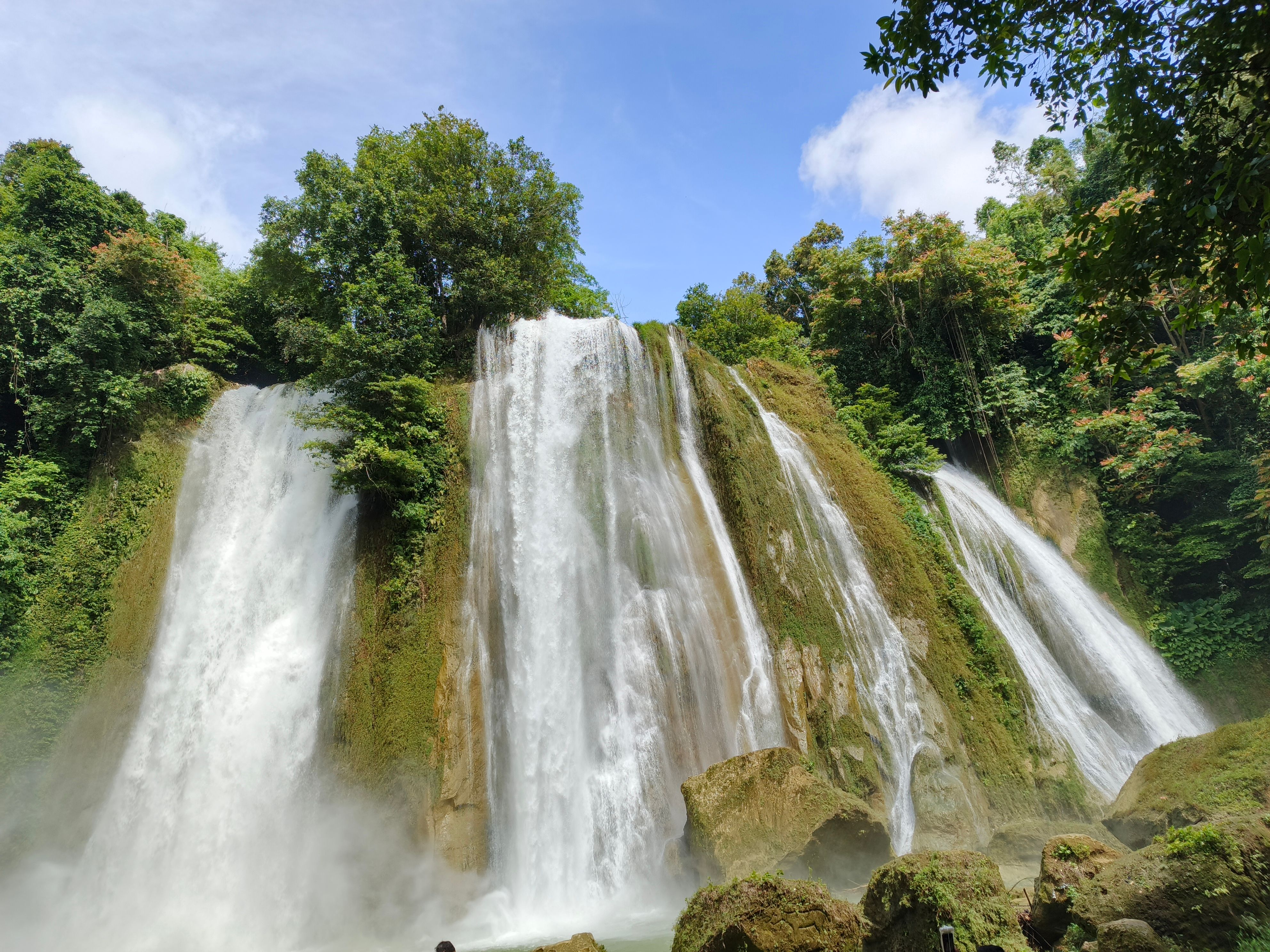 Menjelajahi Keindahan Air Terjun Tersembunyi di Malang