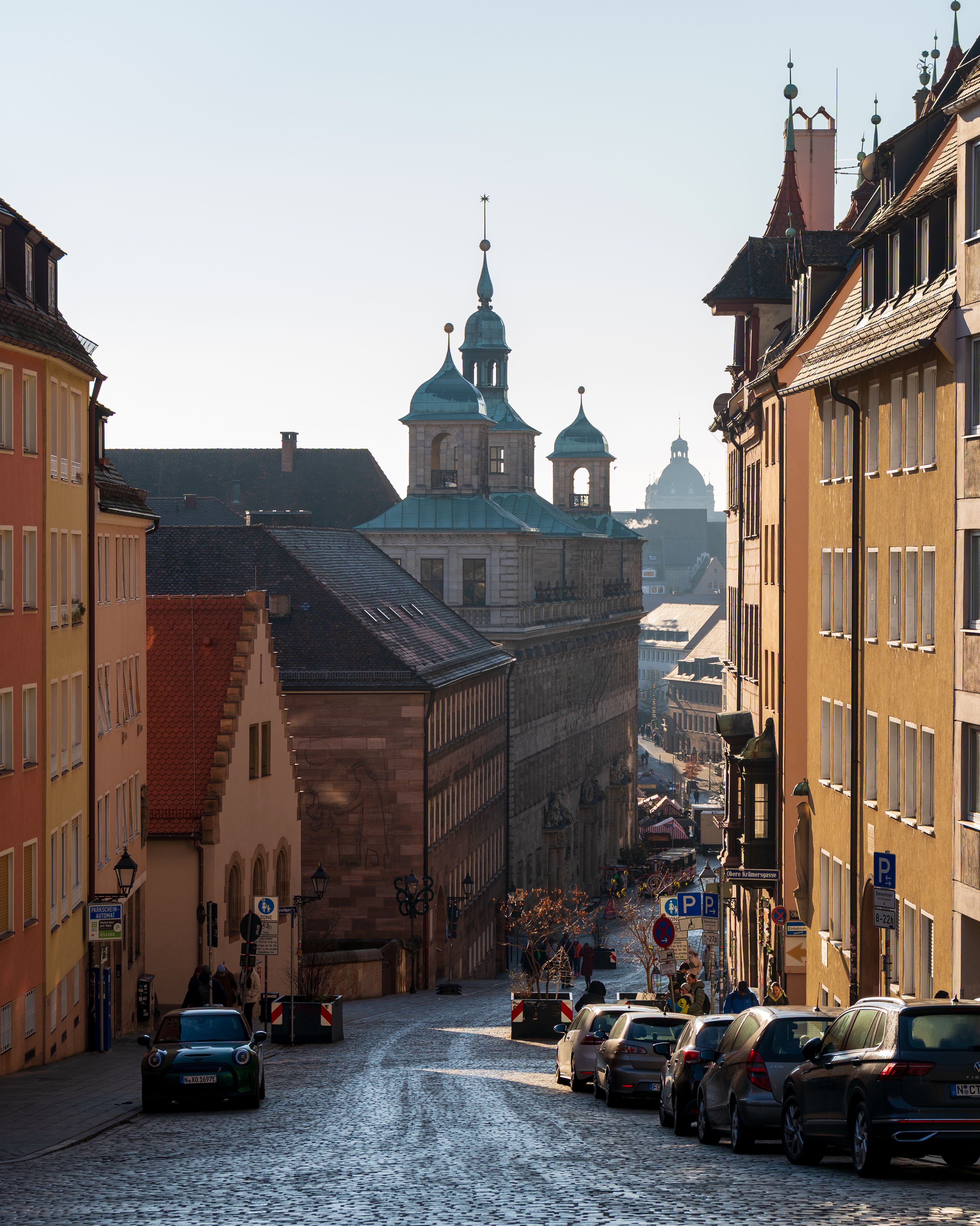 Charming European Street with Historic Architecture · Free Stock Photo