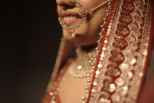 Free Detailed close-up of a bride's traditional jewelry and ornate veil, exuding cultural elegance. Stock Photo