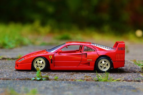 Mainan Die Cast Ferrari F40 Coupe Merah