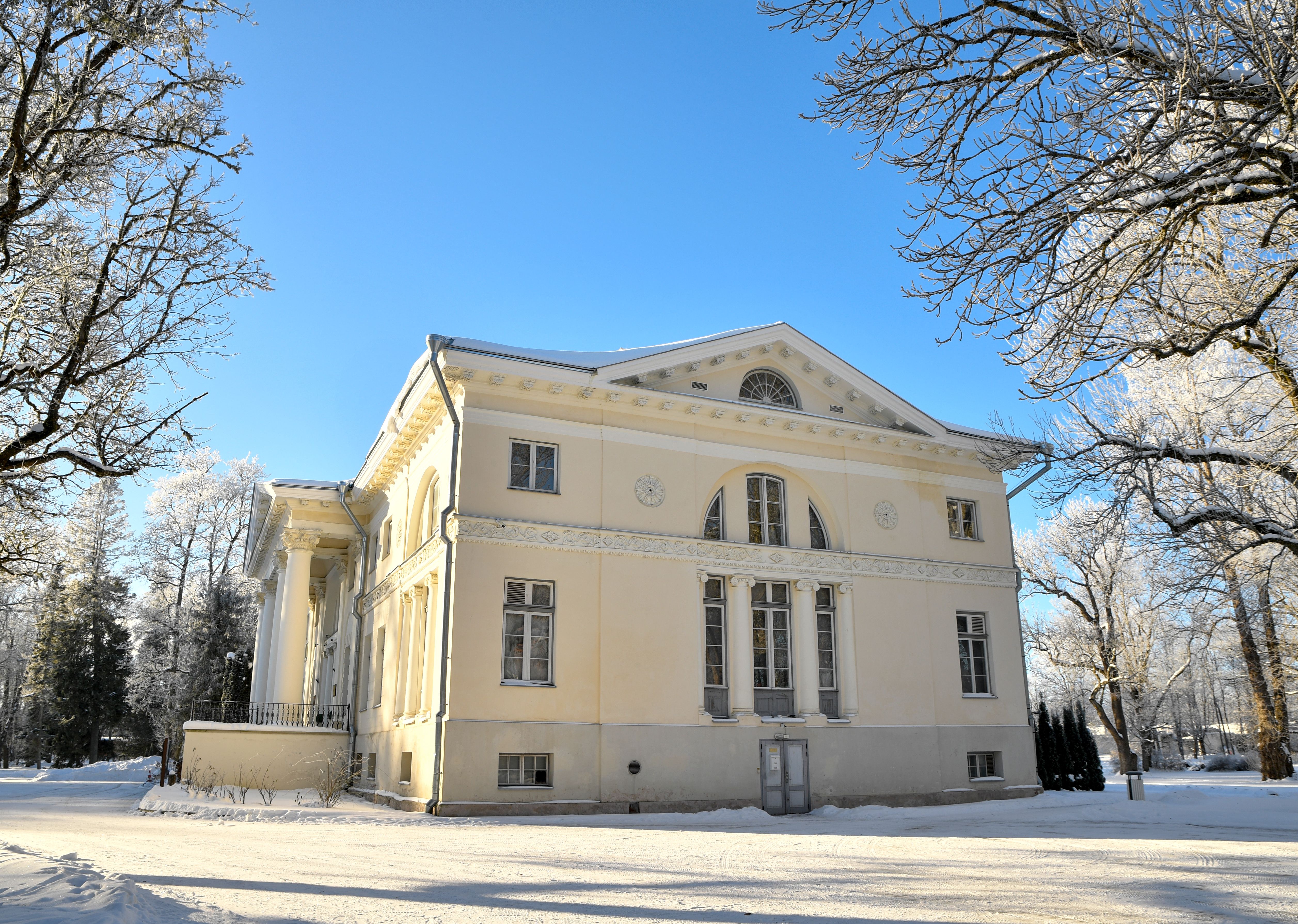 Neo-gothic Keila-Joa manor above the waterfall
