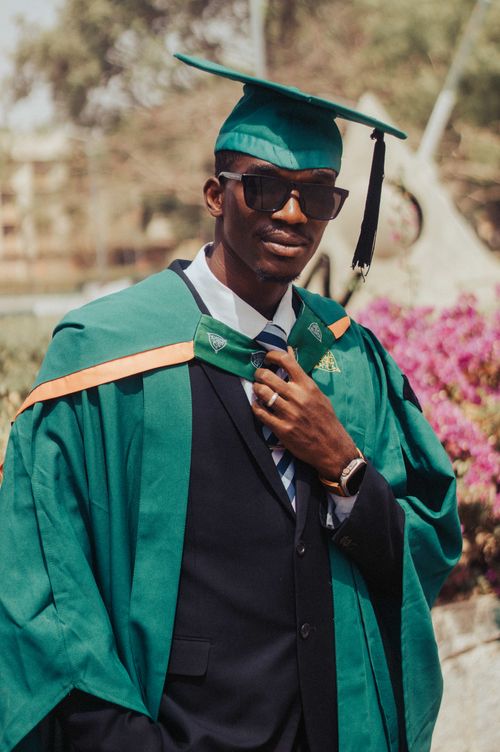 how to dress for an outdoor graduation ceremony What to Wear to a Graduation Ceremony