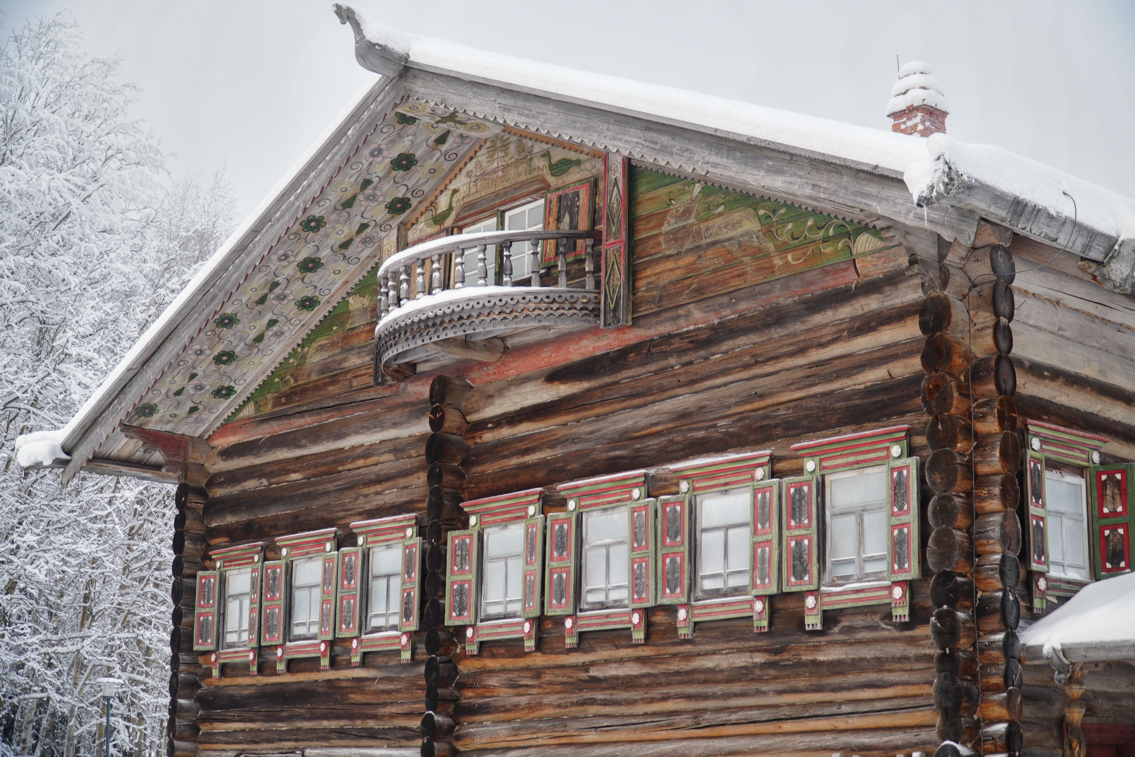 Traditional Russian Wooden House in Winter · Free Stock Photo