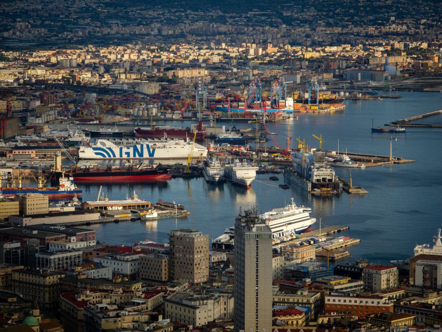 Immagine di copertina: Export italiano in crescita, ma le navi e l'energia nascondono le sfide