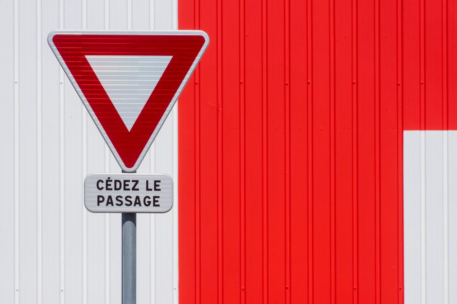 Vanguard Warns France's Creditworthiness is Declining Amid Rising Borrowing Costs
