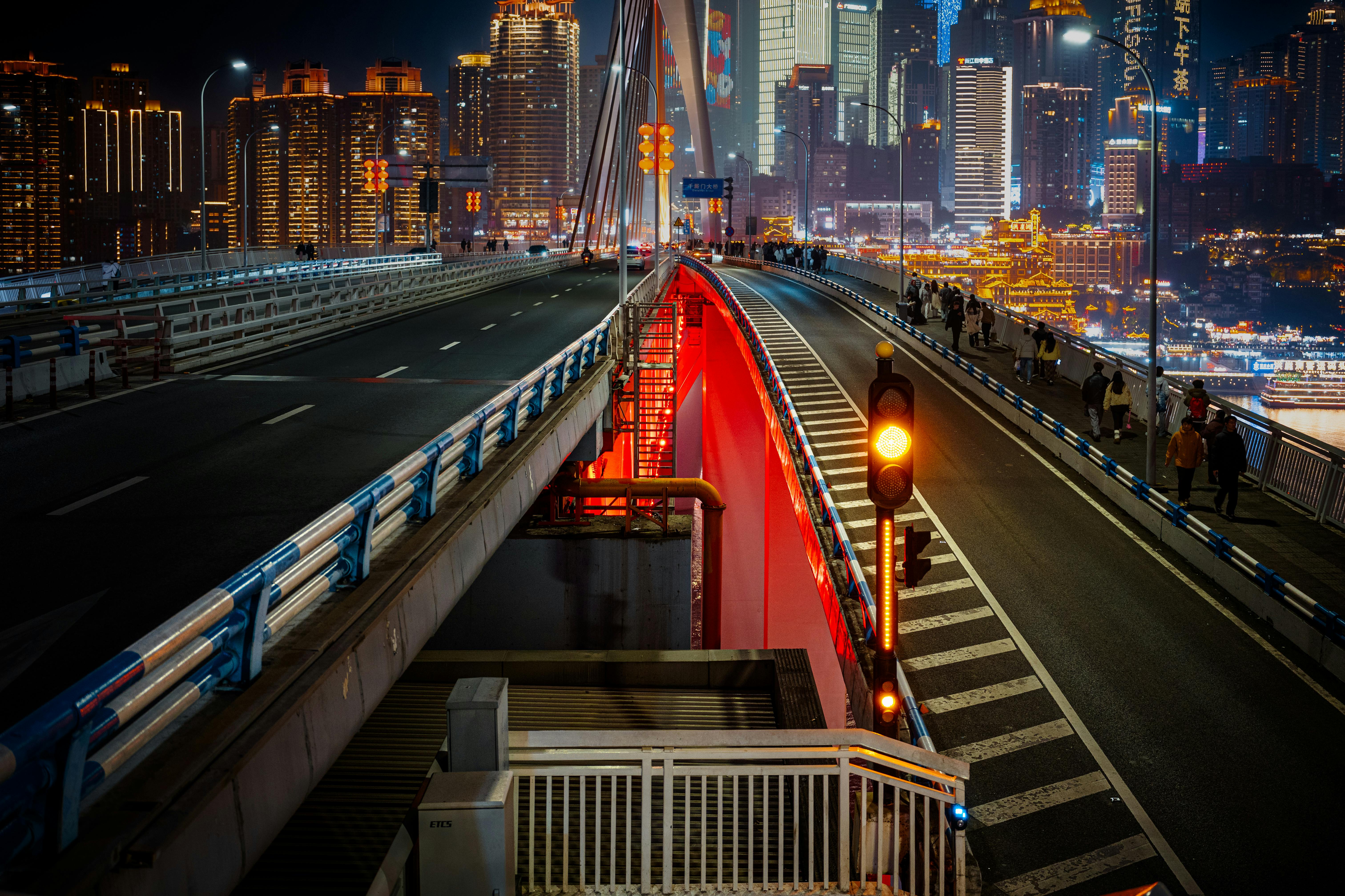 Chongqing Rises as Top Dual Destination in China’s New Year Travel Surge — Photo by Zhengyang TIAN on Pexels