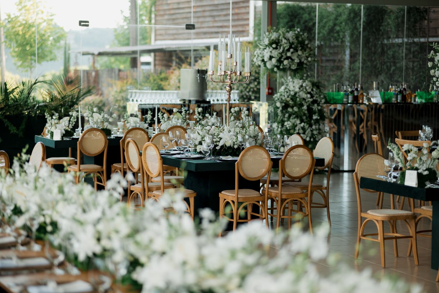 Chic event decoration with floral arrangements in a sunlit celebration space